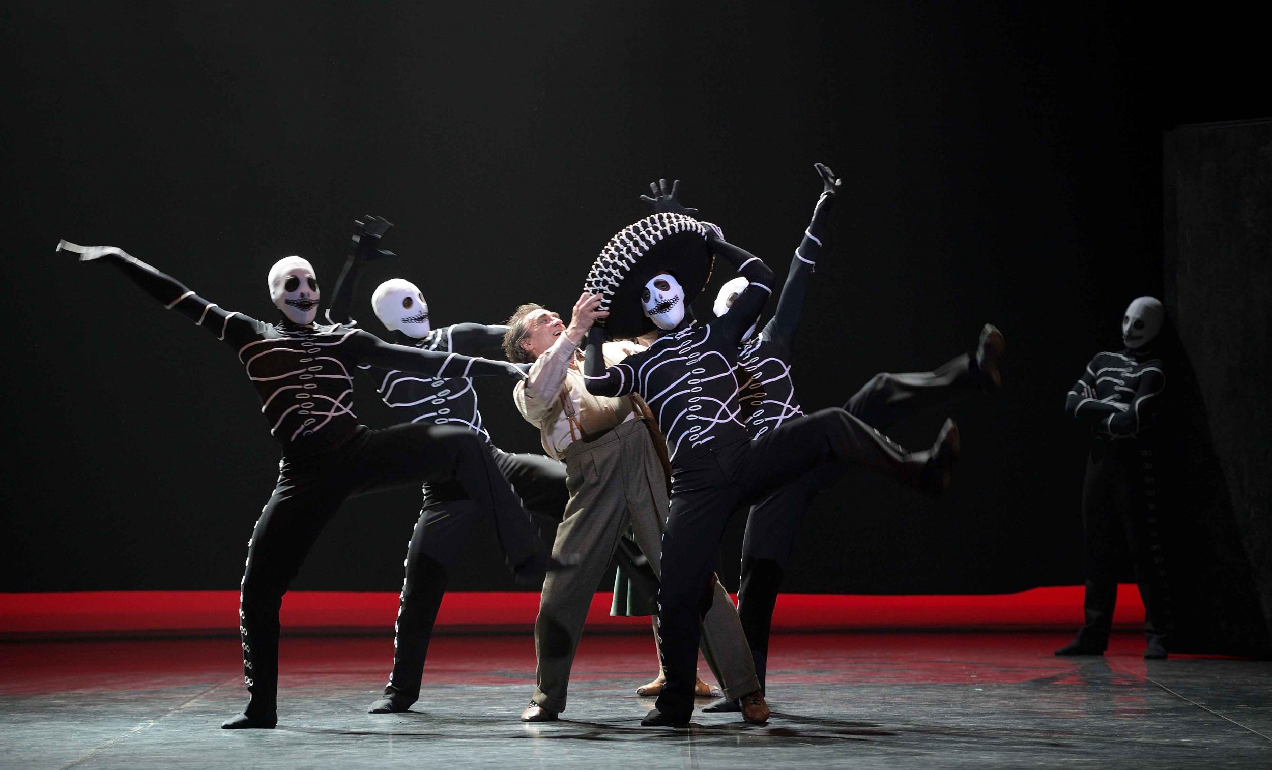 WEB---Irek-Mukhamedov-as-Diego-Riviera-&-ENB-Artists--Annabelle-Lopez-Ochoa's-Broken-Wings-(c)-Laurent-Liotardo