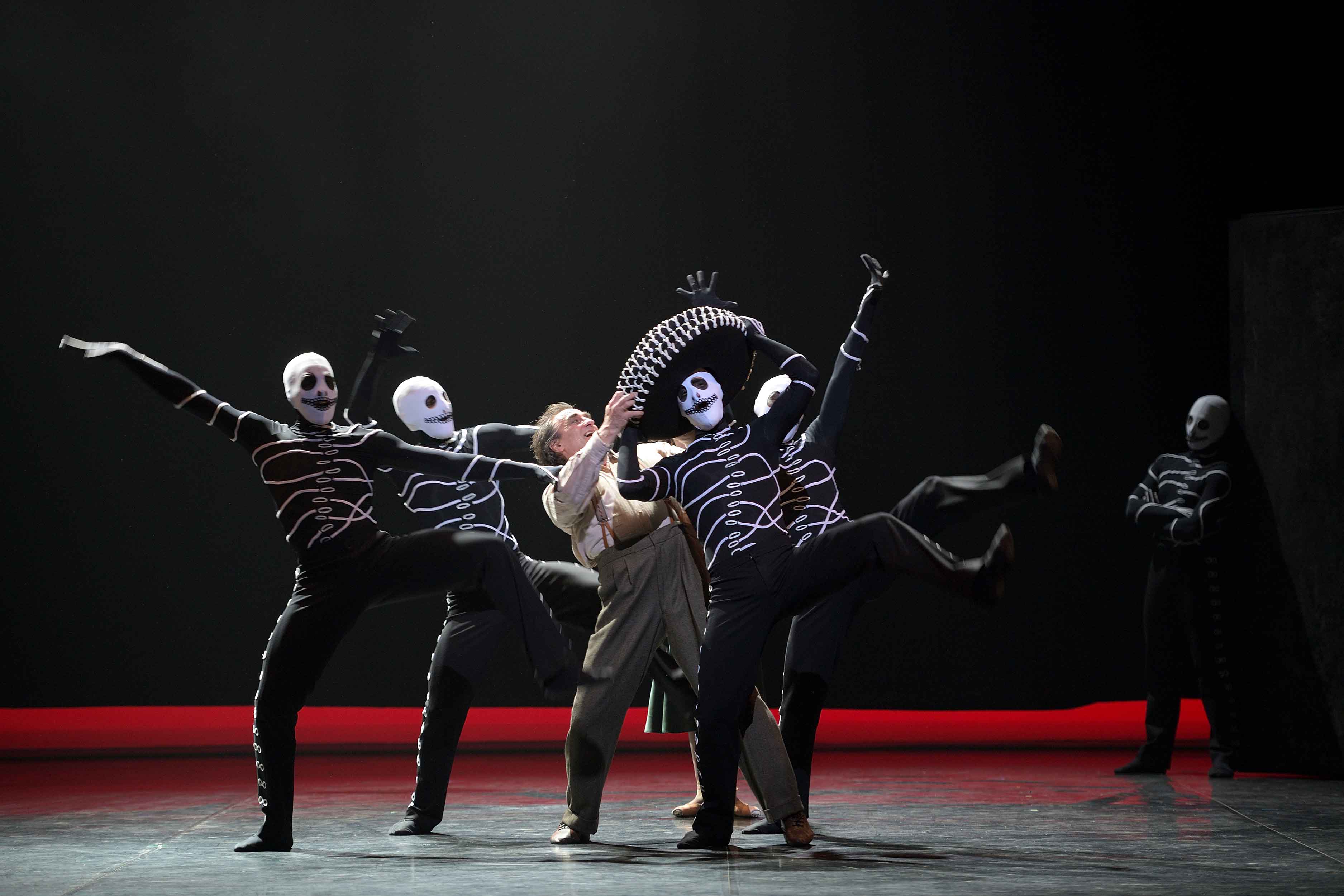 WEB---Irek-Mukhamedov-as-Diego-Riviera-&-ENB-Artists--Annabelle-Lopez-Ochoa's-Broken-Wings-(c)-Laurent-Liotardo