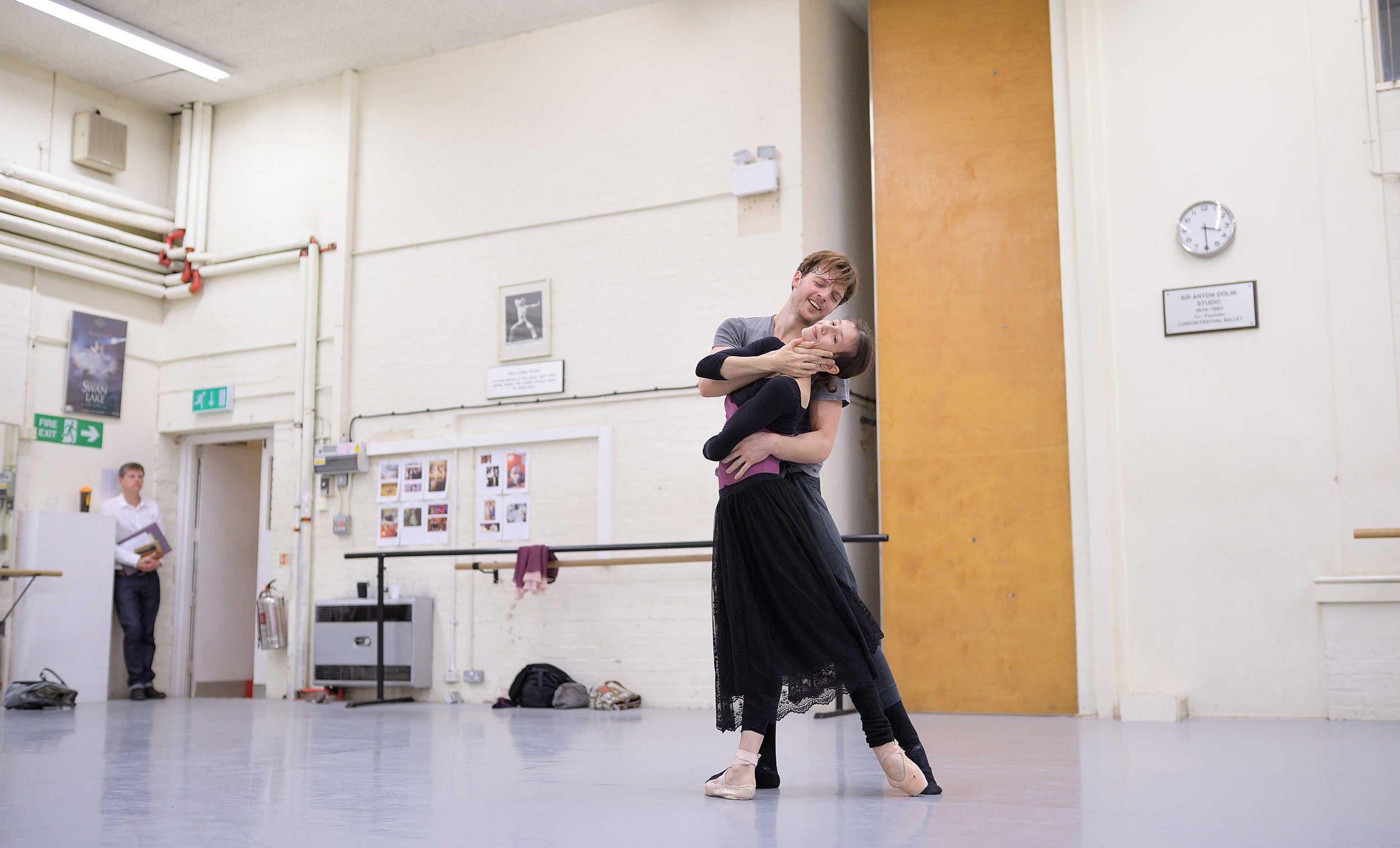 Alina-Cojocaru-and-Joseph-Caley-in-rehearsals-for-Manon-(c)-Laurent-Liotardo-(2)_WEB