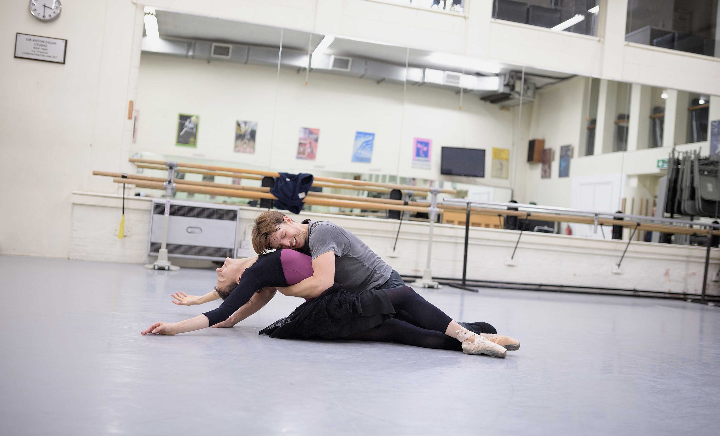 Alina-Cojocaru-and-Joseph-Caley-in-rehearsals-for-Manon-(c)-Laurent-Liotardo-(3)_WEB