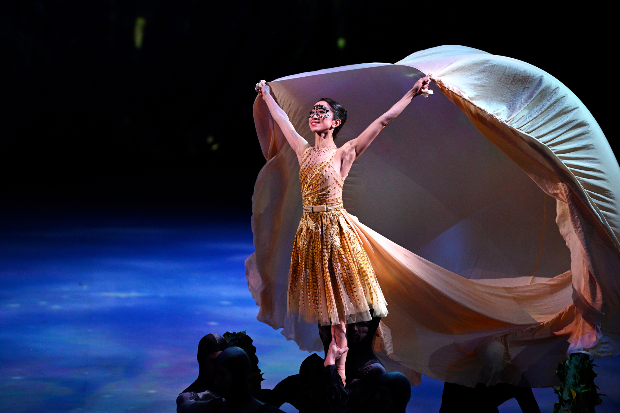 PRESS Erina Takahashi in Cinderella in-the-round. The proscenium arch version of Cinderella will be performed in Manchester and Southampton this autumn © Laurent Liotardo
