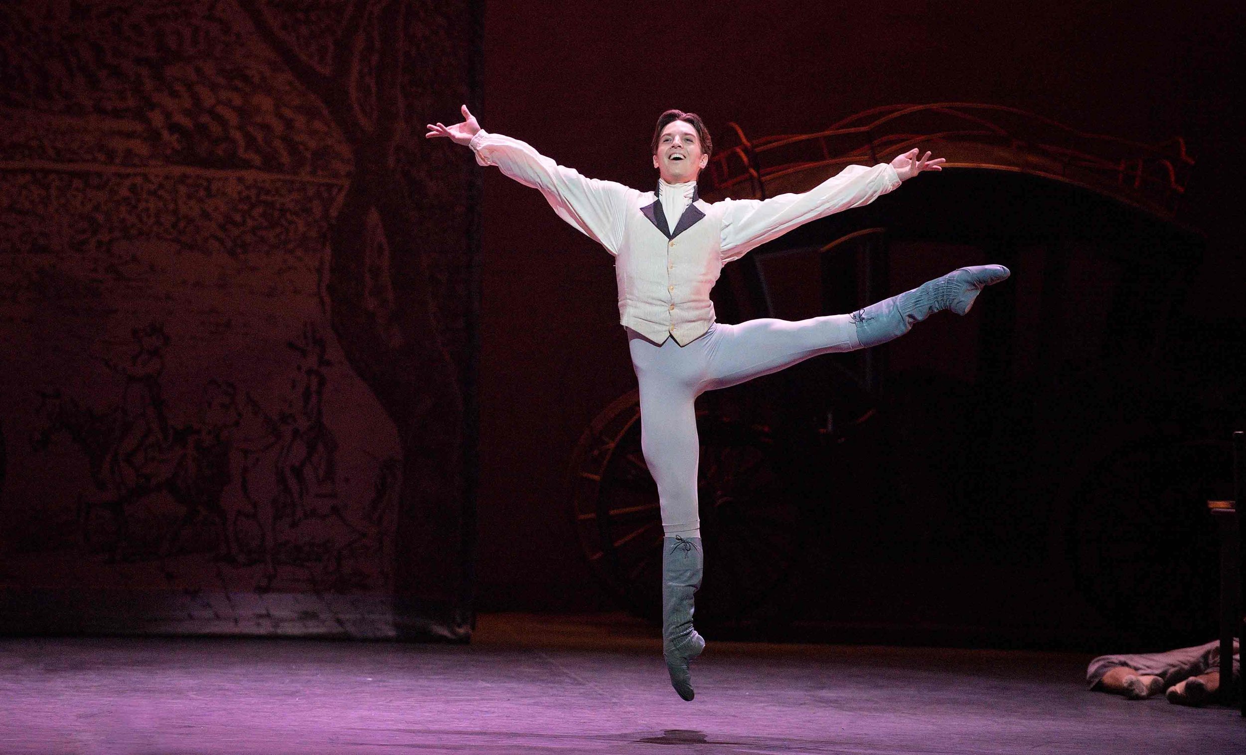 Joseph-Caley-in-Manon-(c)-Laurent-Liotardo_WEB