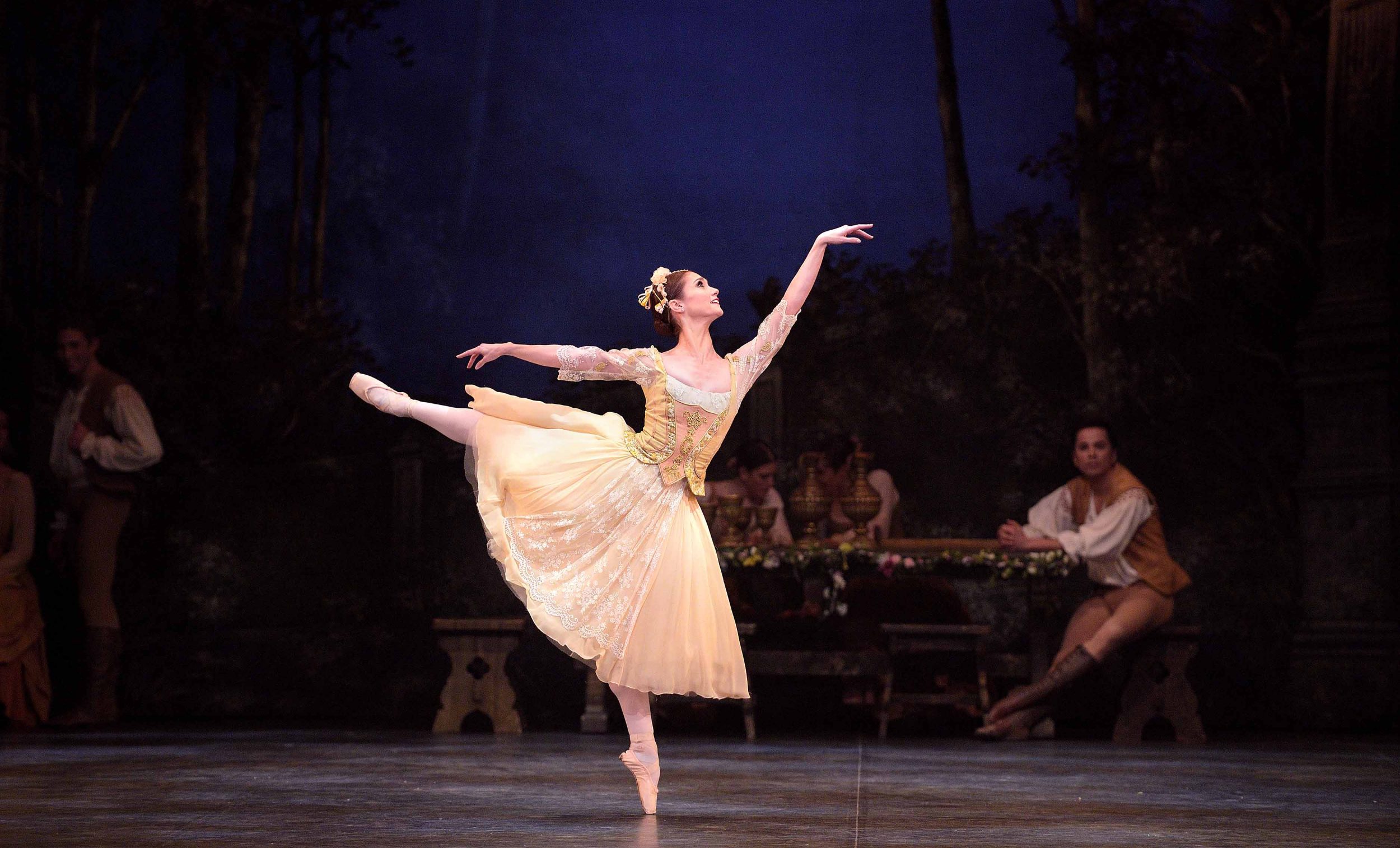 Alison-McWhinney-in--Swan-Lake-(c)-Laurent-Liotardo-(2)_WEB