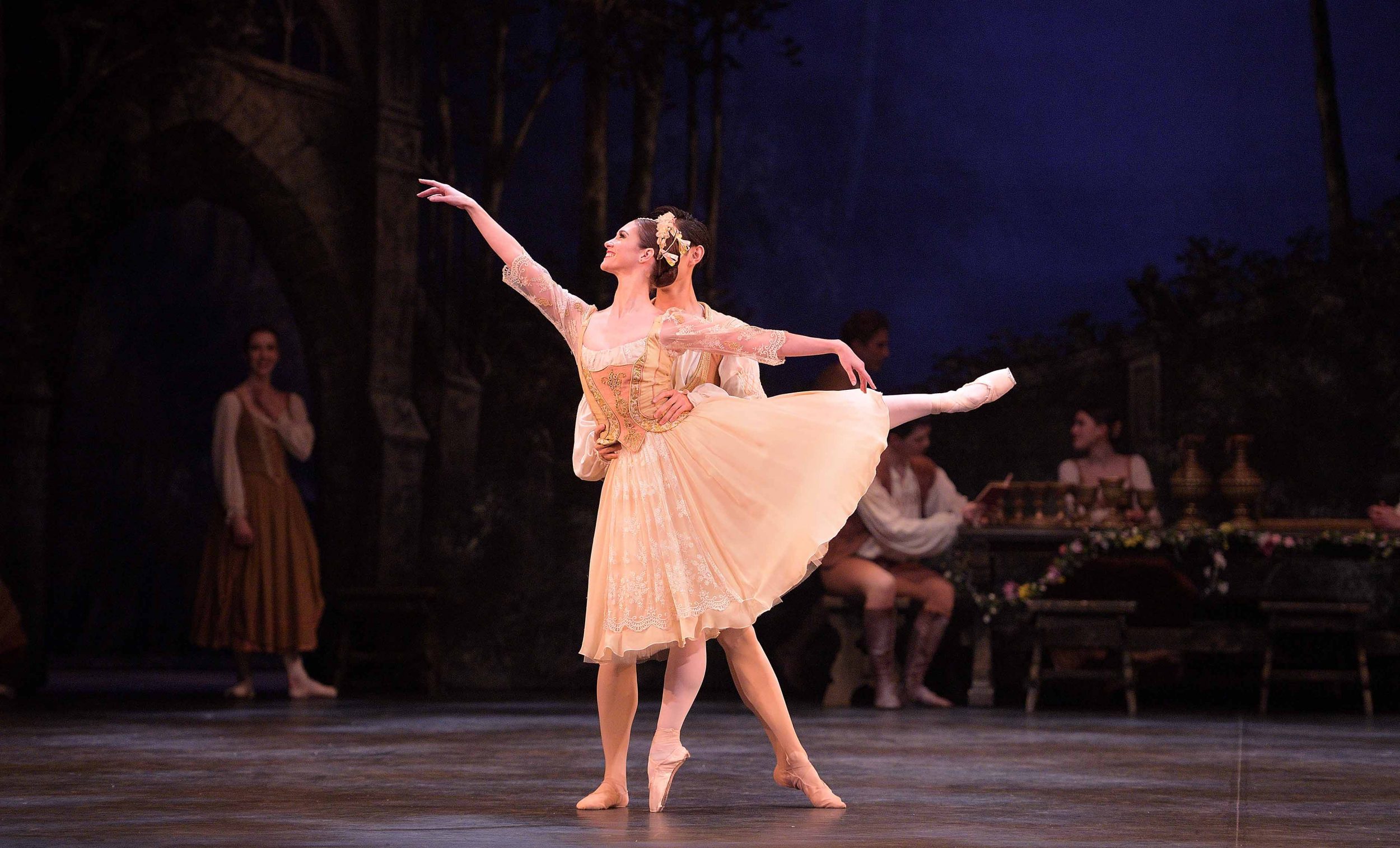 Alison-McWhinney-in--Swan-Lake-(c)-Laurent-Liotardo-(3)_WEB