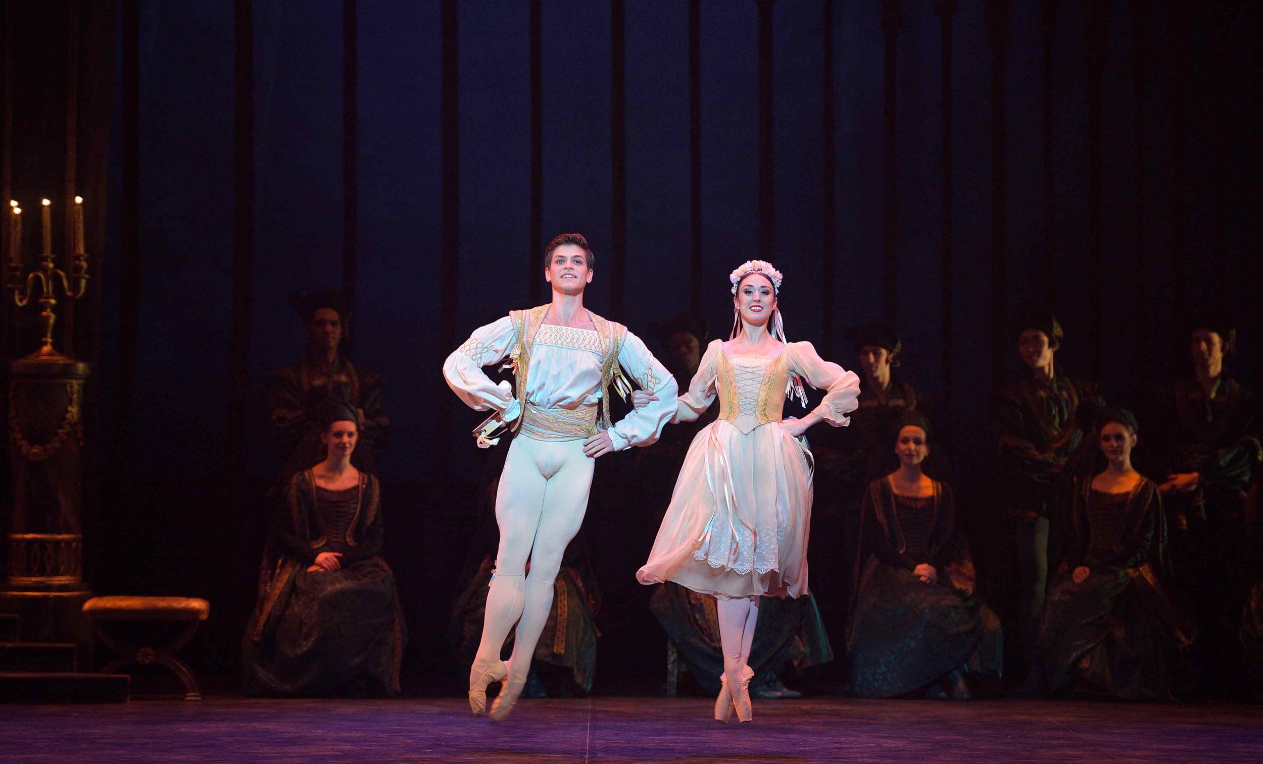 Barry-Drummond-and-Anjuli-Hudson-in-Swan-Lake-©-Laurent-Liotardo_WEB