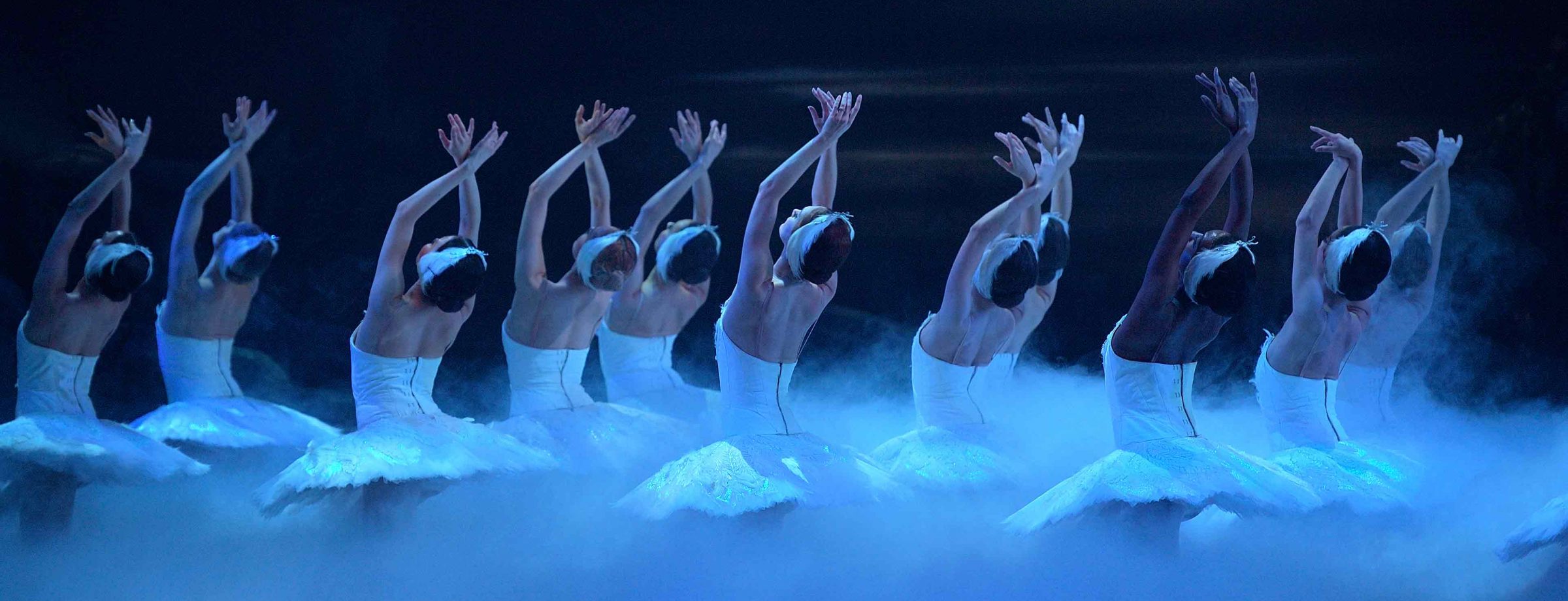 English-National-Ballet-in-Swan-Lake-©-Laurent-Liotardo-(6)_WEB