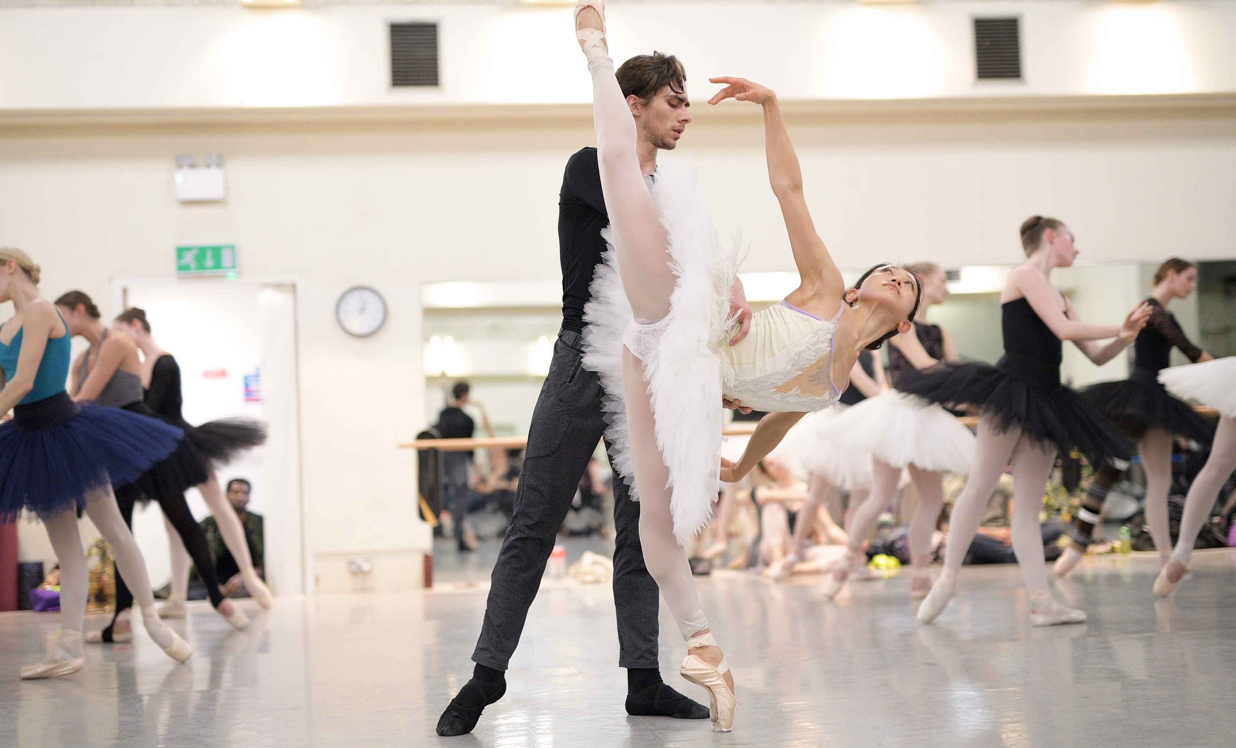 Erina-Takahashi-and-Fernando-Gabriele-Frola-in-rehearsals-for-Swan-Lake-(c)-Laurent-Liotardo-(2)_web