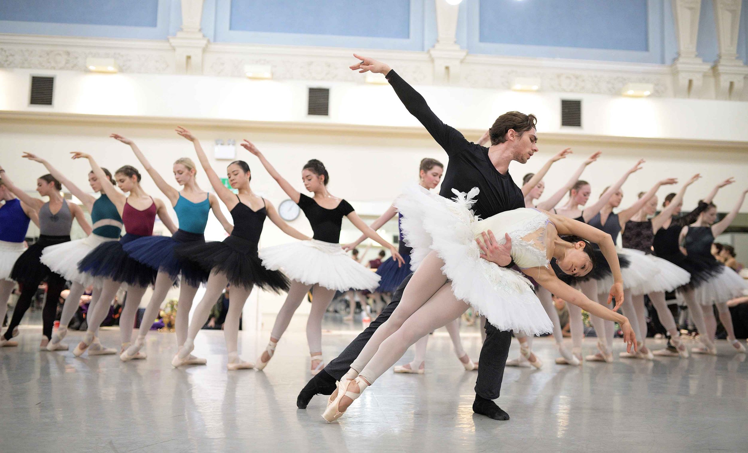 Erina-Takahashi-and-Fernando-Gabriele-Frola-in-rehearsals-for-Swan-Lake-(c)-Laurent-Liotardo-(4)_web