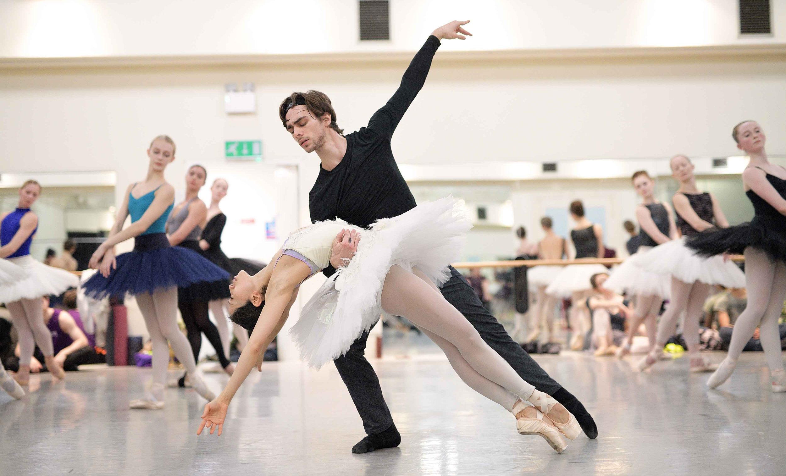 Erina-Takahashi-and-Fernando-Gabriele-Frola-in-rehearsals-for-Swan-Lake-(c)-Laurent-Liotardo_web