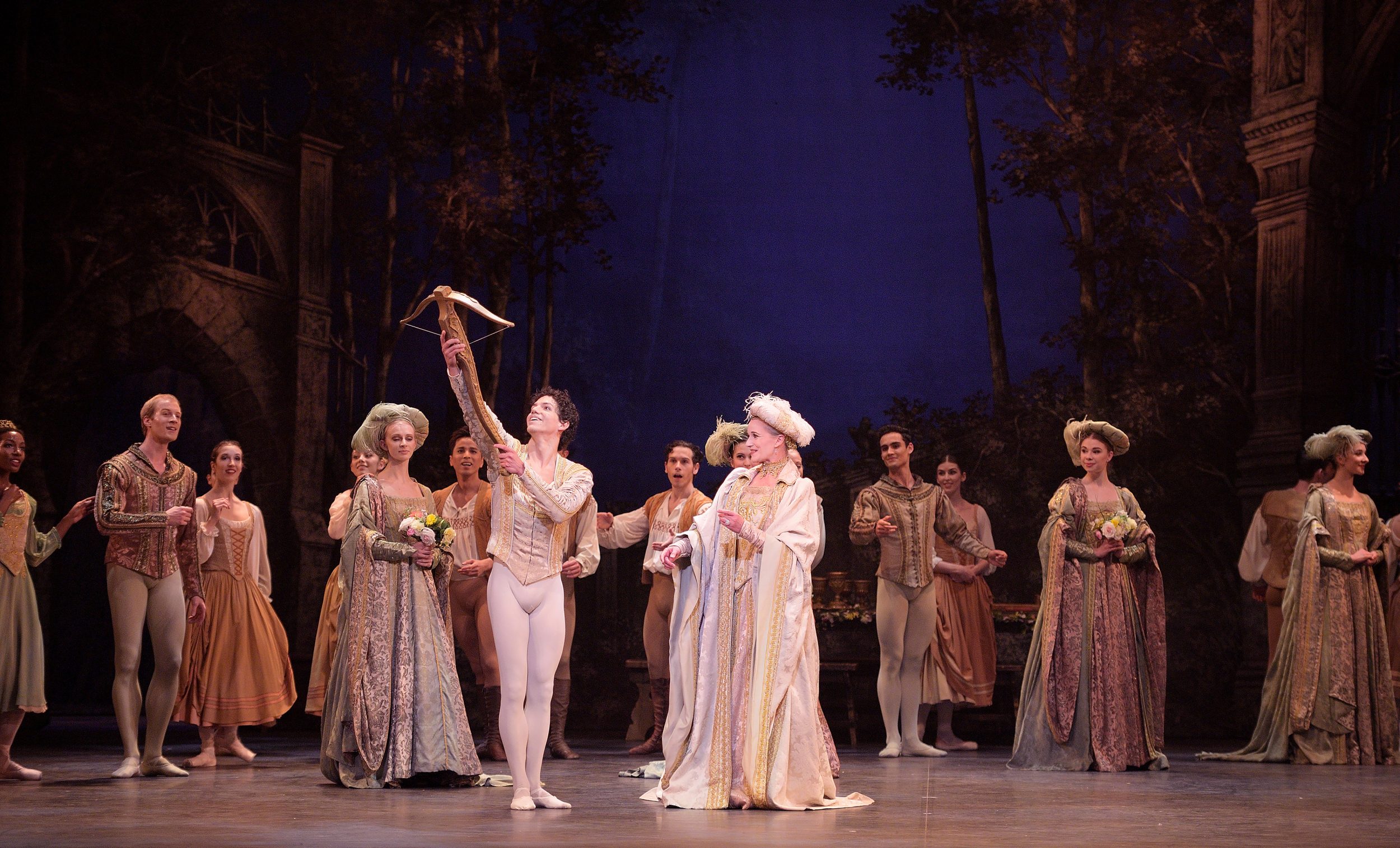 Isaac-Hernandez-and-Jane-Haworth-in-Swan-Lake-(c)-Laurent-Liotardo_WEB