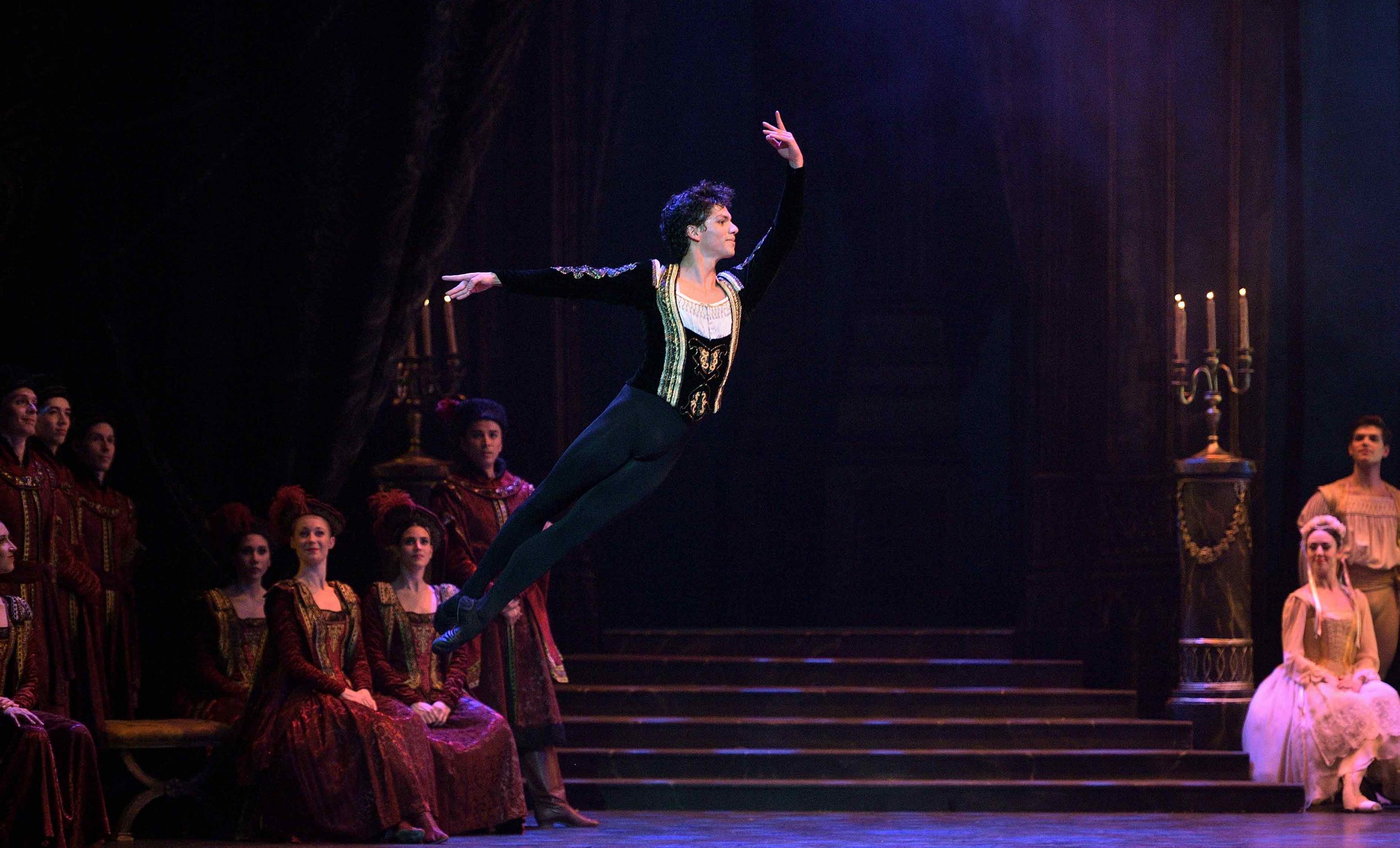 Isaac-Hernández-in-Swan-Lake-©-Laurent-Liotardo-(2)_WEB