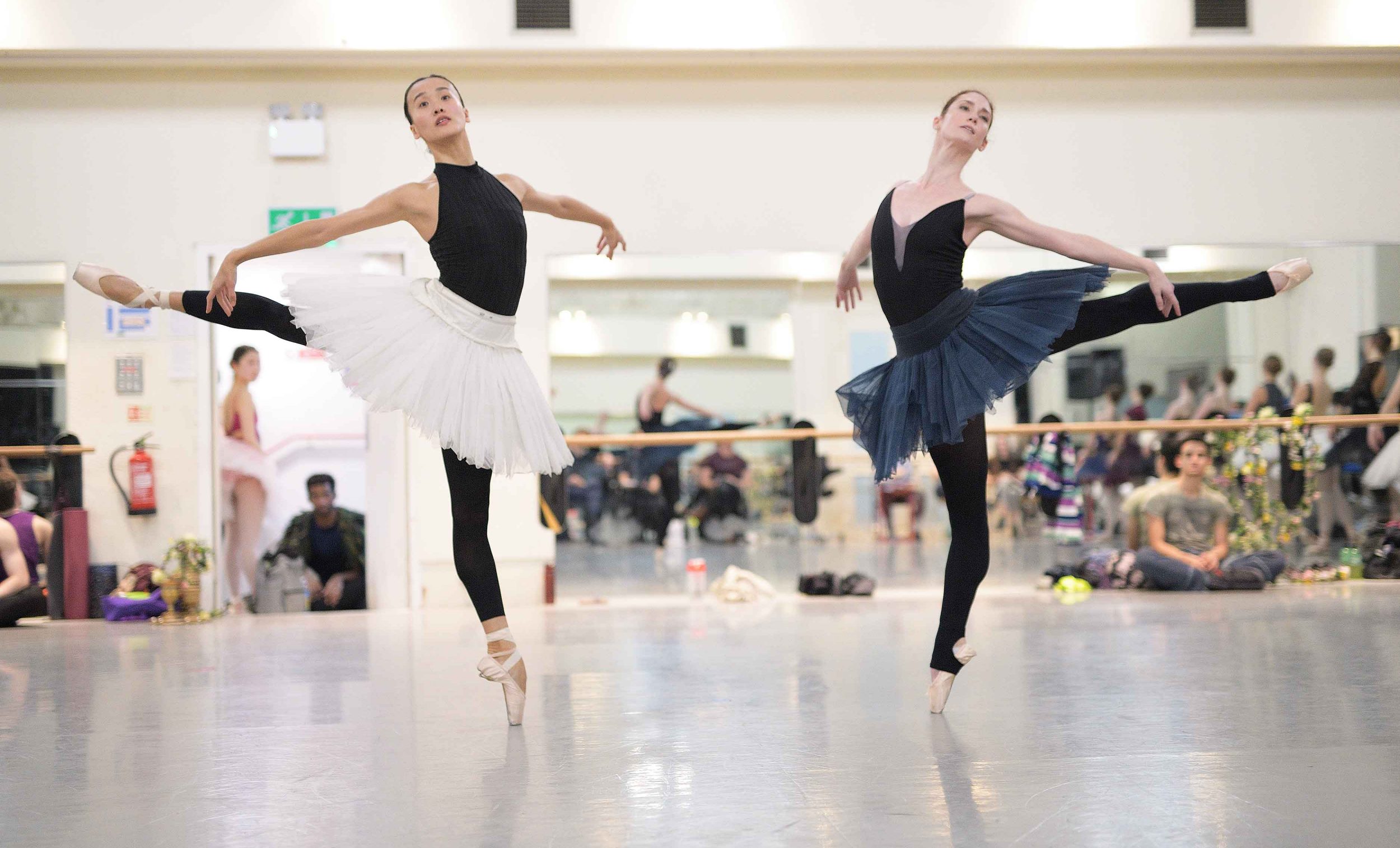 Jia-Zhang-and-Alison-McWhinney-in-rehearsals-for-Swan-Lake-(c)-Laurent-Liotardo_web