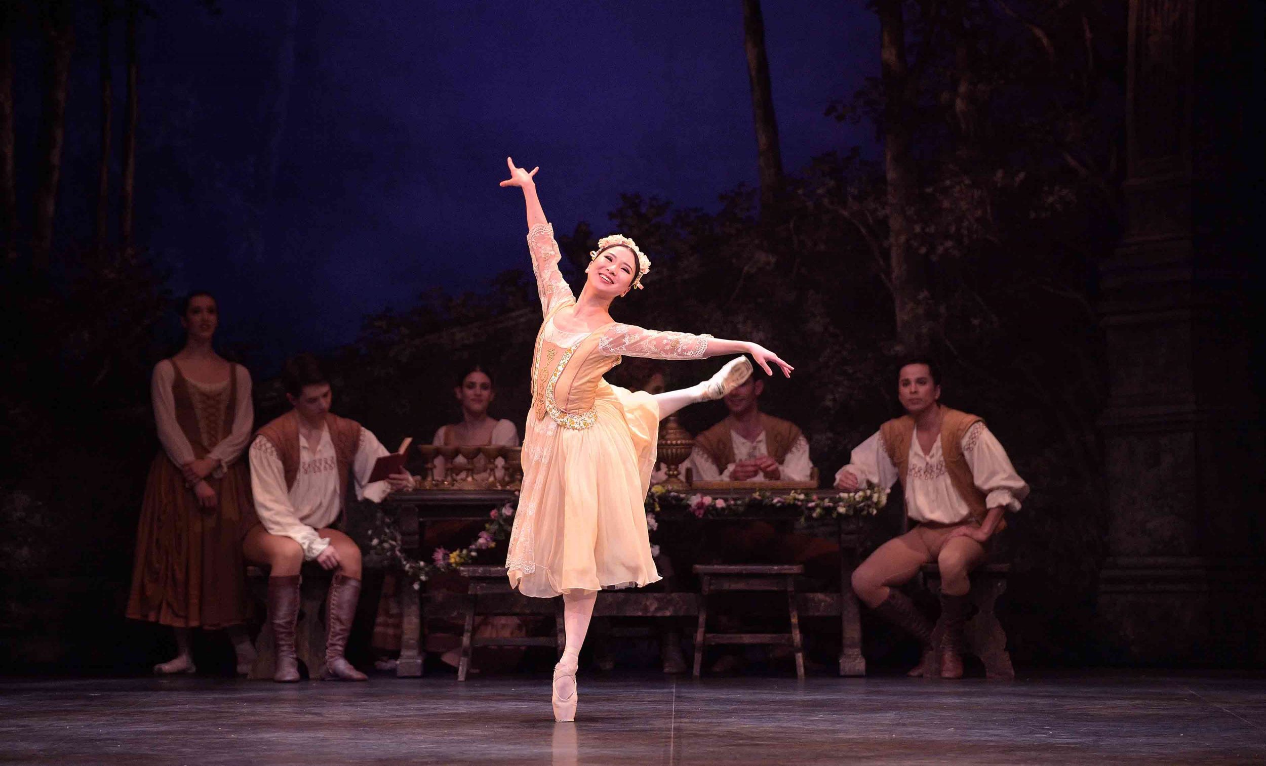 Rina-Kanehara-in-Swan-Lake-(c)-Laurent-Liotardo_WEB