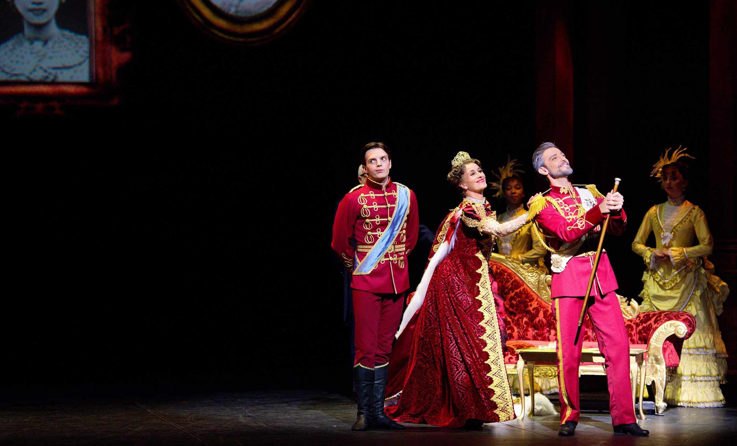 WEB-Joseph-Caley-with-Jane-Haworth-and-Fernando-Bufala-in-English-National-Ballet's-Cinderella-(c)-Laurent-Liotardo-(3)