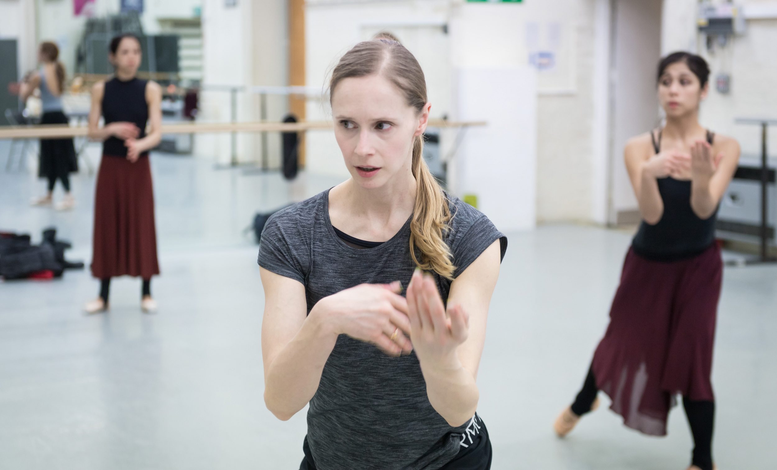 Stina Quagebeur leading a Nora rehearsal with Crystal Costa (right) and Erina Takahashi (left) © Ian Gavan