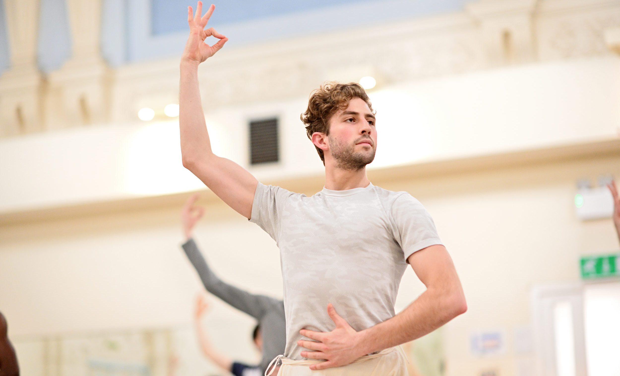 Giorgio Garrett rehearsing Annabelle Lopez Ochoa's Broken Wings © Laurent Liotardo