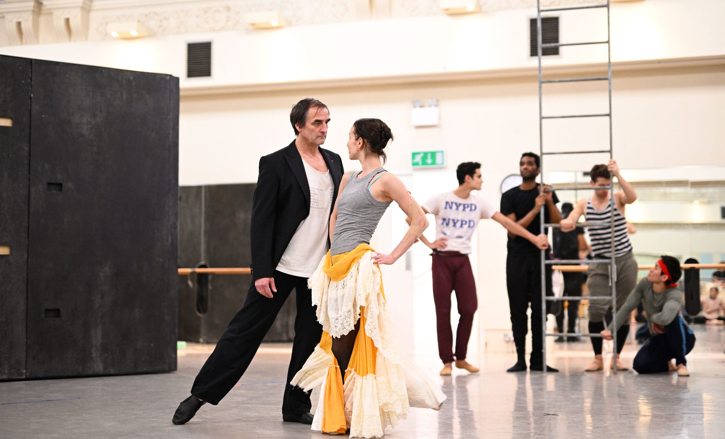 Katja Khaniukova and Irek Mukhamedov rehearsing Annabelle Lopez Ochoa's Broken Wings © Laurent Liotardo