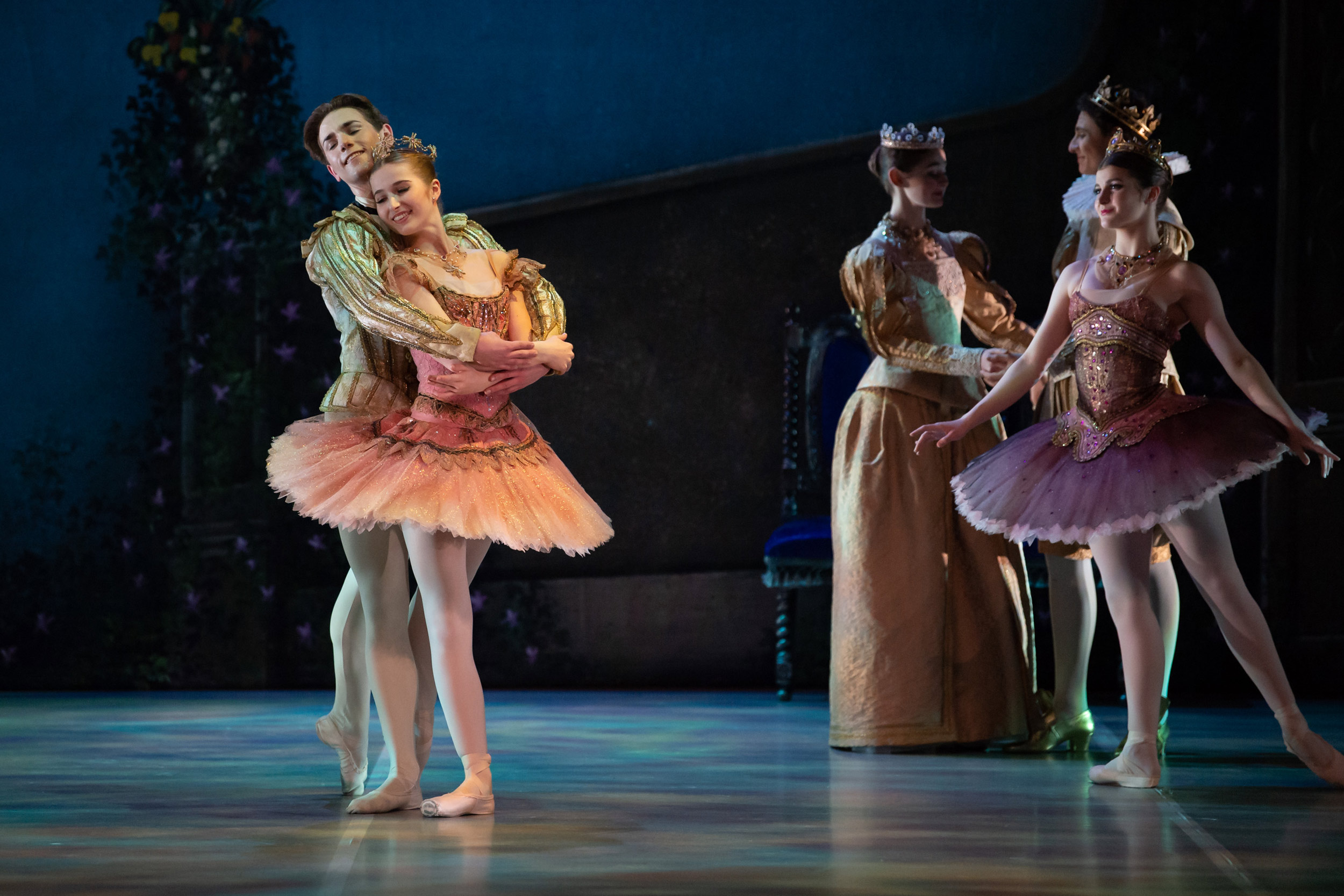 Eric Snyder as Prince Désiré and Evelina Andersson as Princess Aurora in My First Ballet: Sleeping Beauty © Photography by ASH
