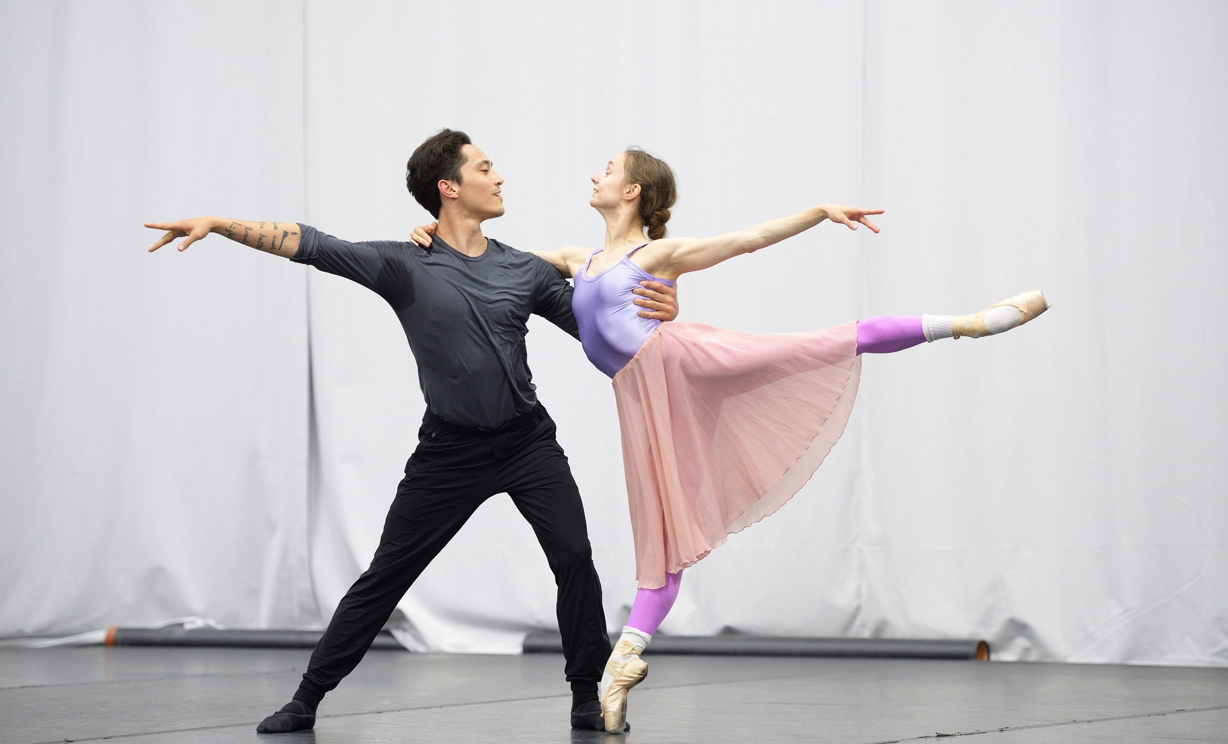 Maria Kochetkova and Jeffrey Cirio rehearsing Christopher Wheeldon's Cinderella © Laurent Liotardo