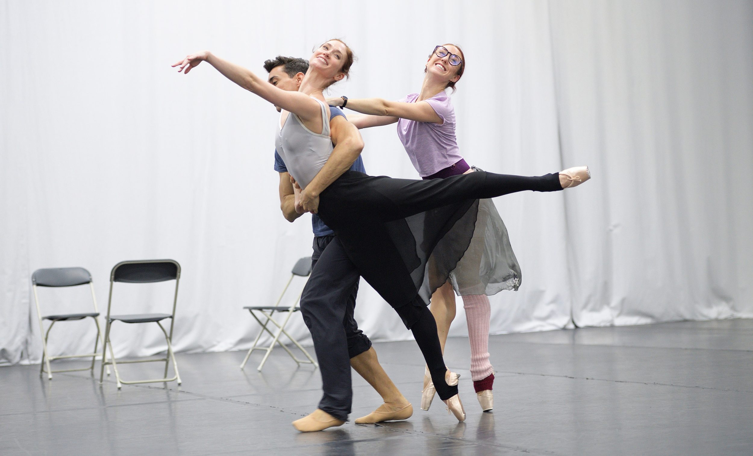Alison McWhinney, Daniel Kraus, Anjuli Hudson rehearsing Christopher Wheeldon's Cinderella © Laurent Liotardo