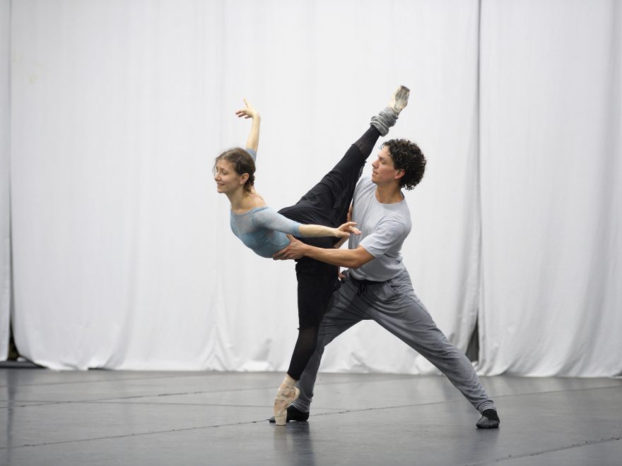 9 - Alina Cojocaru and Isaac Hernandez - credit Laurent Liotardo