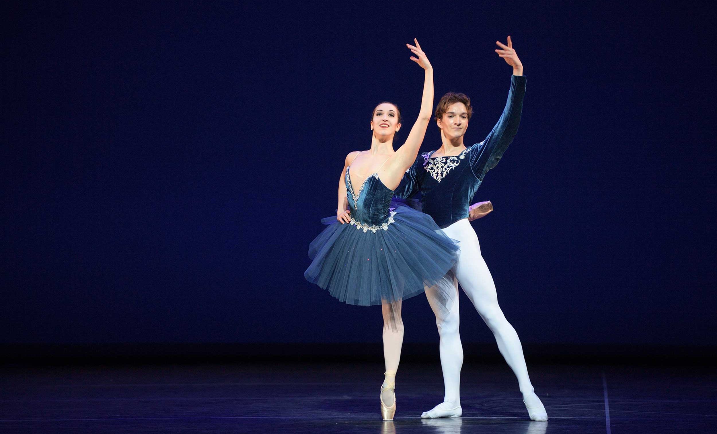 WEB-Alice-Bellini-and-Shale-Wagman-performing-Grand-Pas-Classique-(c)-Laurent-Liotardo-(2)