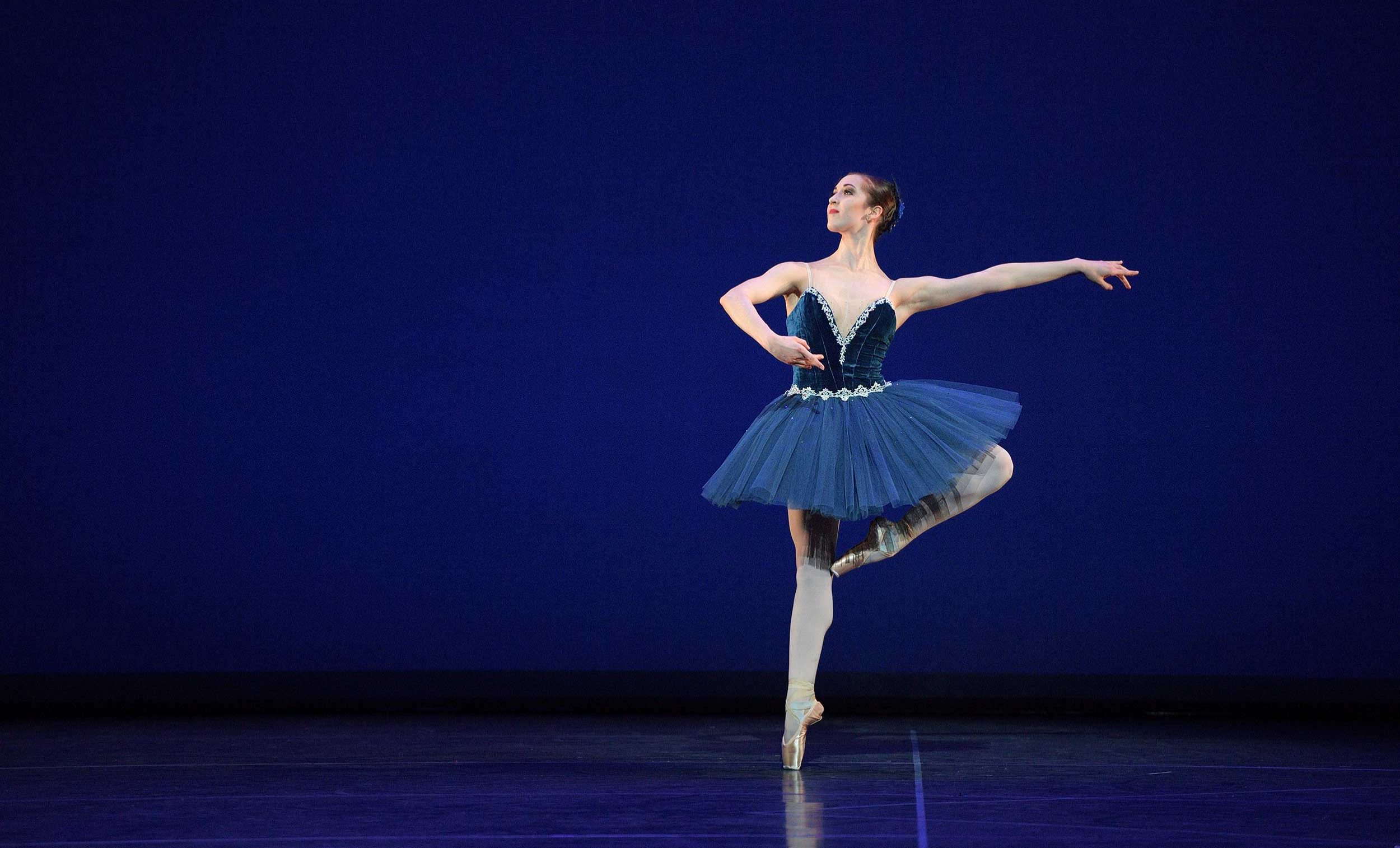 WEB-Alice-Bellini-performing-Grand-Pas-Classique-(c)-Laurent-Liotardo