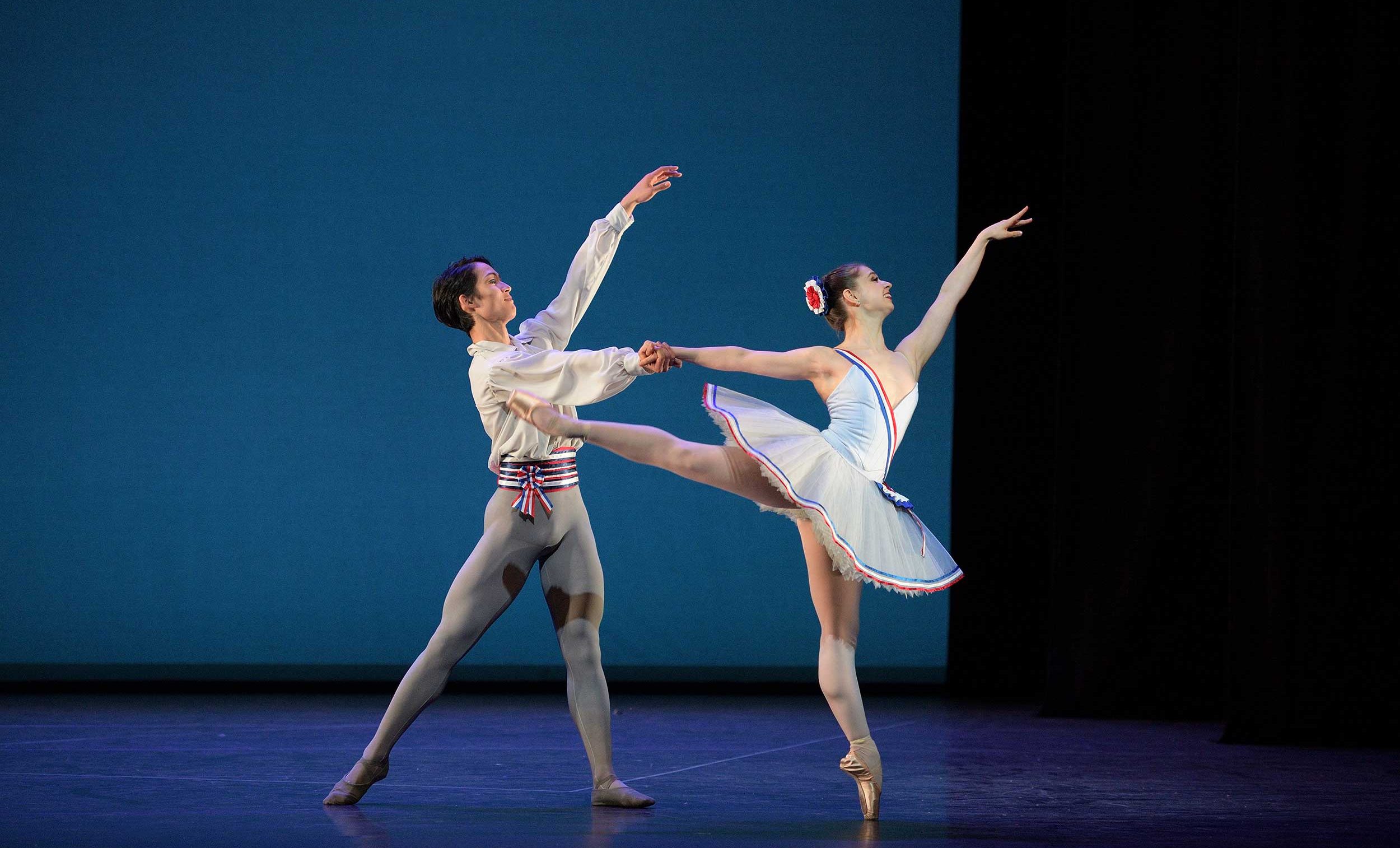 WEB-Rentaro-Nakaaki-and-Julia-Conway-dancing-Flames-of-Paris-(c)-Laurent-Liotardo