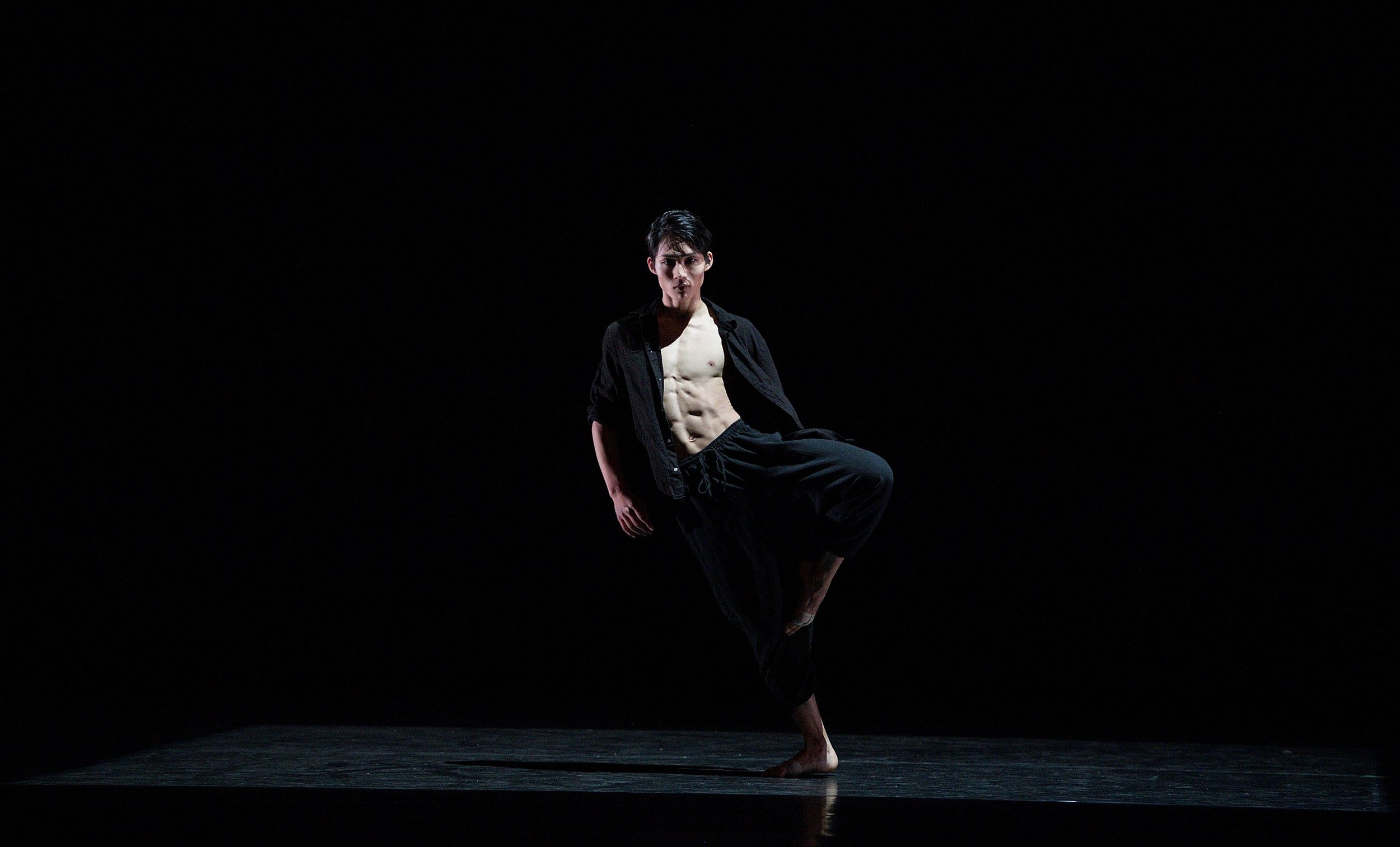 WEB-Rentaro-Nakaaki-performing-Own-(c)-Laurent-Liotardo