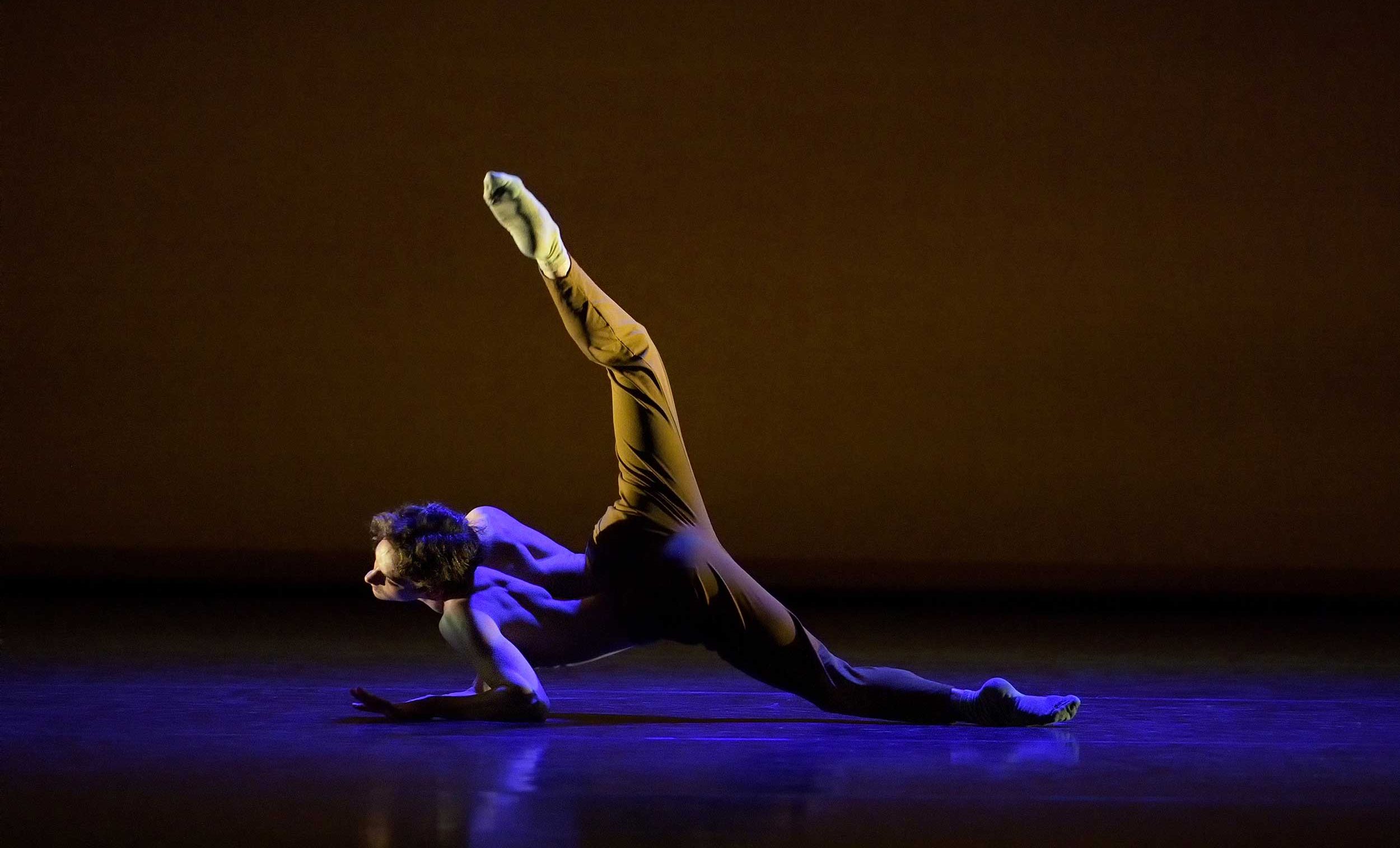 WEB-Shale-Wagman-performing-Peculiar-Mind-(c)-Laurent-Liotardo