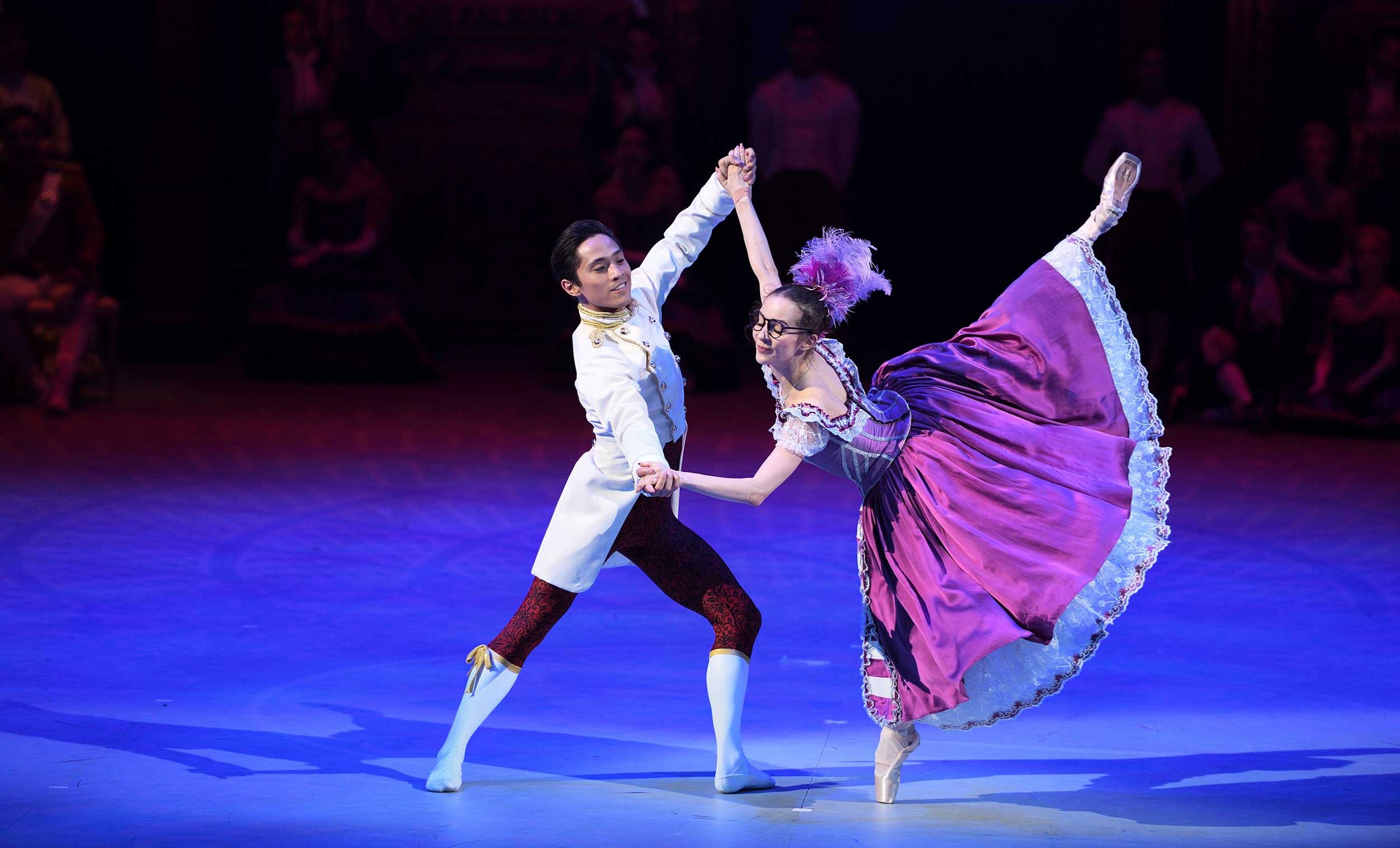 Katja Khaniukova and Jeffrey Cirio in Cinderella in-the-round (c) Laurent Liotardo -