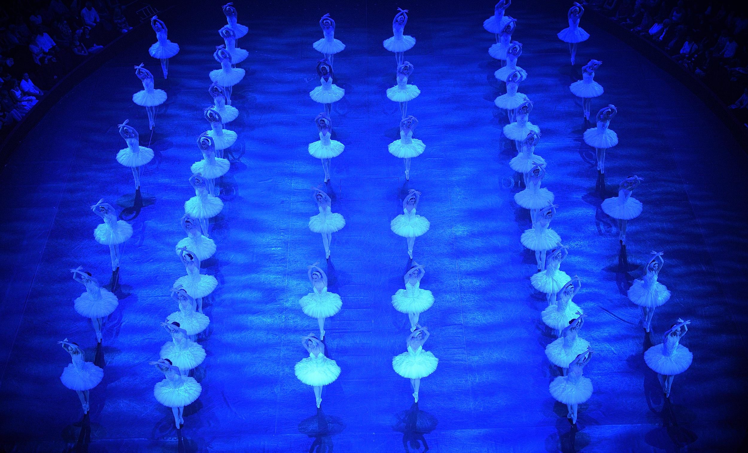 Swan Lake in-the-round © Laurent Liotardo