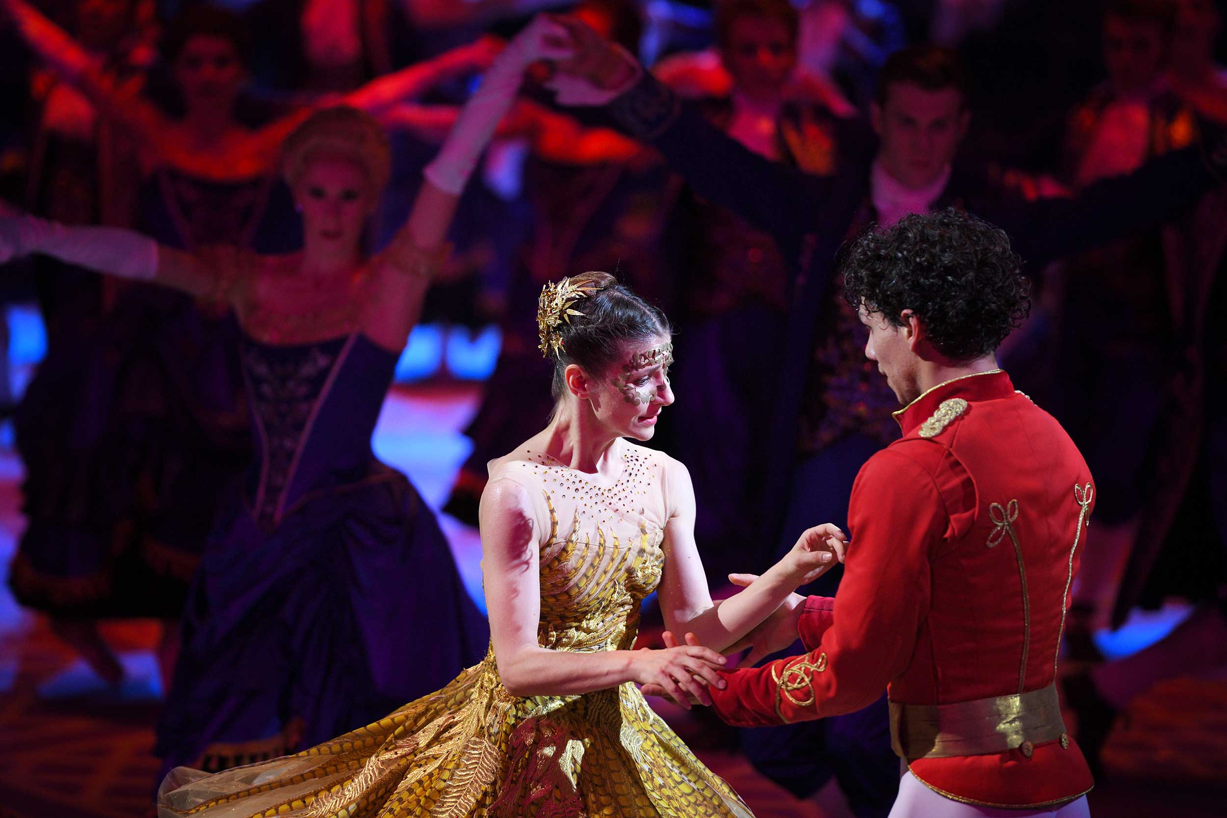 Alina Cojocaru and Isaac Hernandez in Cinderella in-the-round