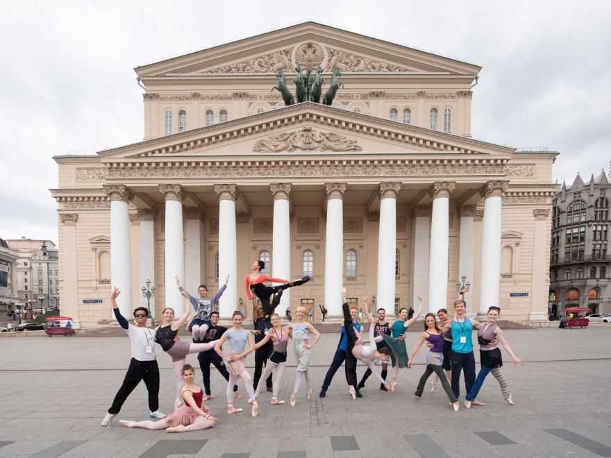 WEB-English-National-Ballet-dancers-in-front-of-the-Bolshoi-Theatre-(c)-Photography-by-ASH