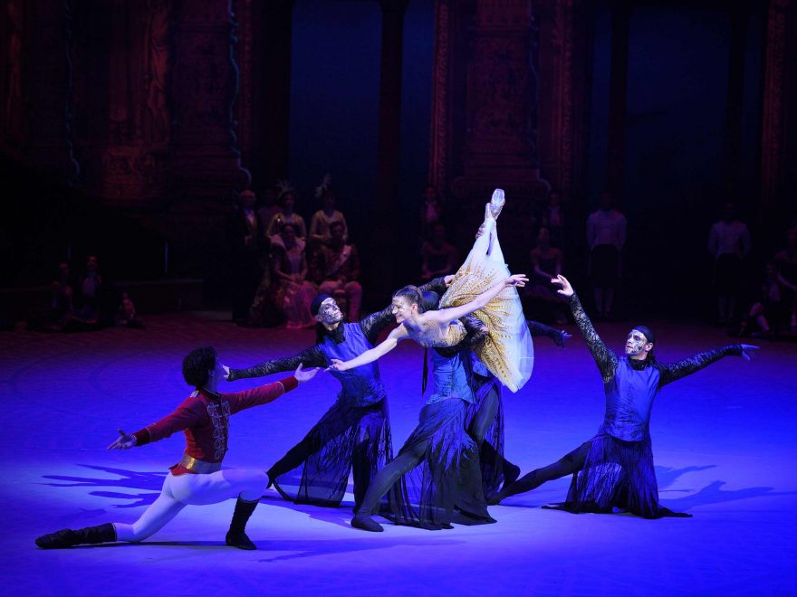 Alina-Cojocaru-and-Isaac-Hernandez-in-Cinderella-in-the-round-(c)-Laurent-Liotardo---5