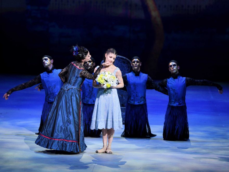 Tamara-Rojo-and-Alina-Cojocaru-in-Cinderella-in-the-round-(c)-Laurent-Liotardo