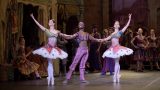 Alison McWhinney, Brooklyn Mack and Julia Conway in Le Corsaire © Laurent Liotardo.