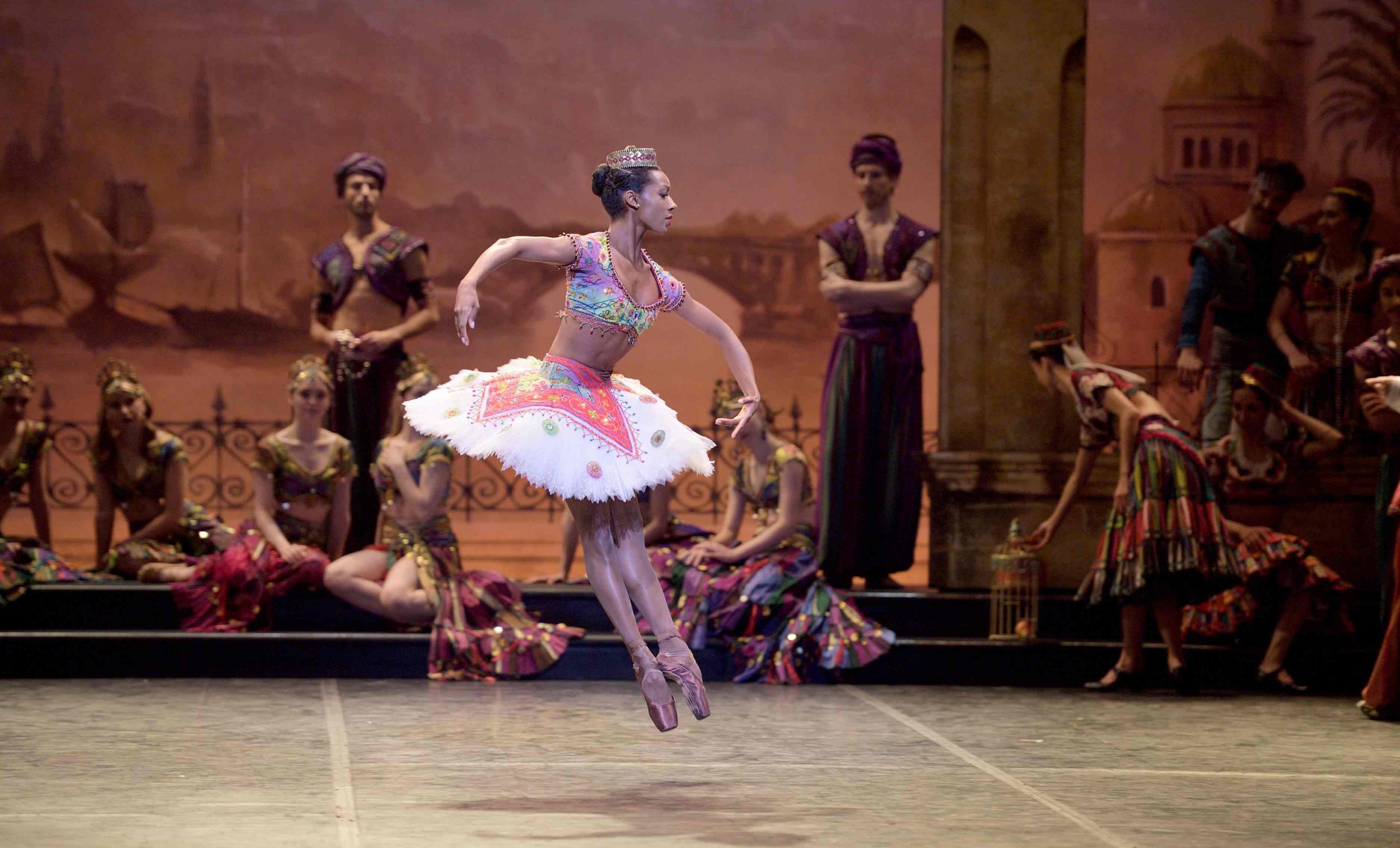 Precious Adams as an Odalisque in Le Corsaire © Laurent Liotardo.