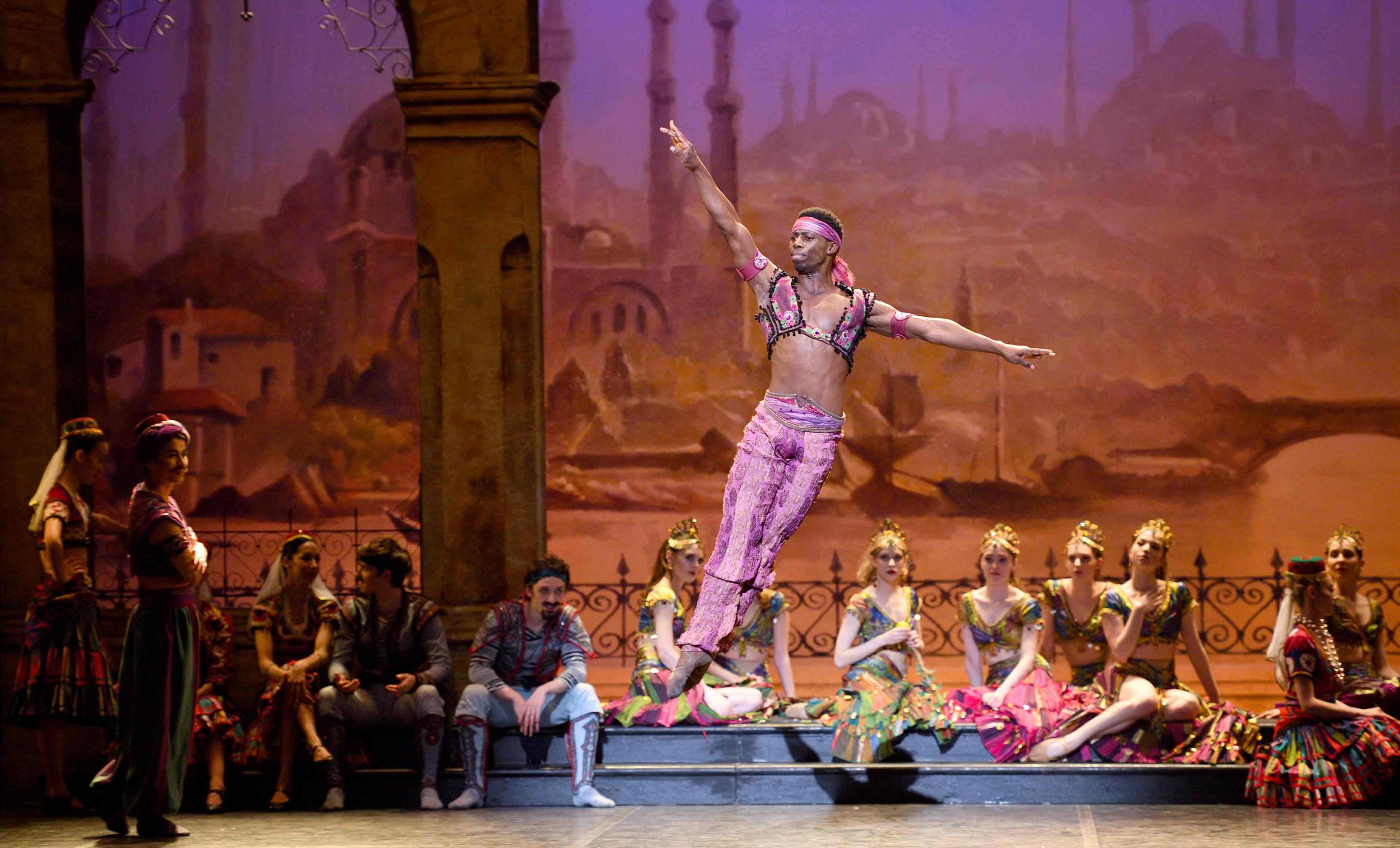 Brooklyn Mack as Lankendem in Le Corsaire © Laurent Liotardo.