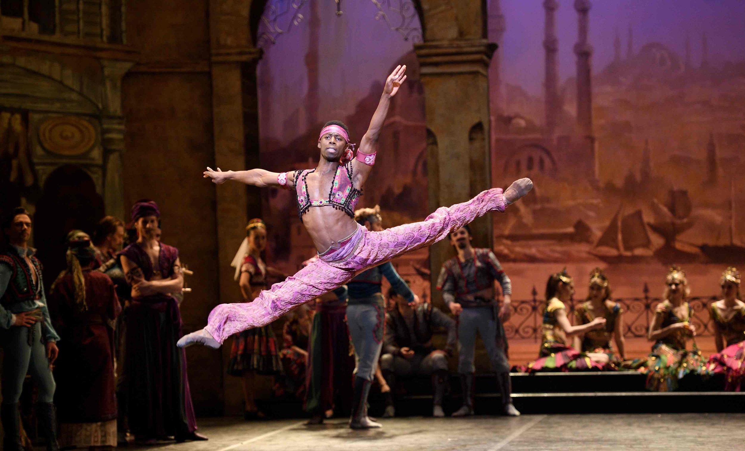 Brooklyn Mack as Lankendem in Le Corsaire © Laurent Liotardo.