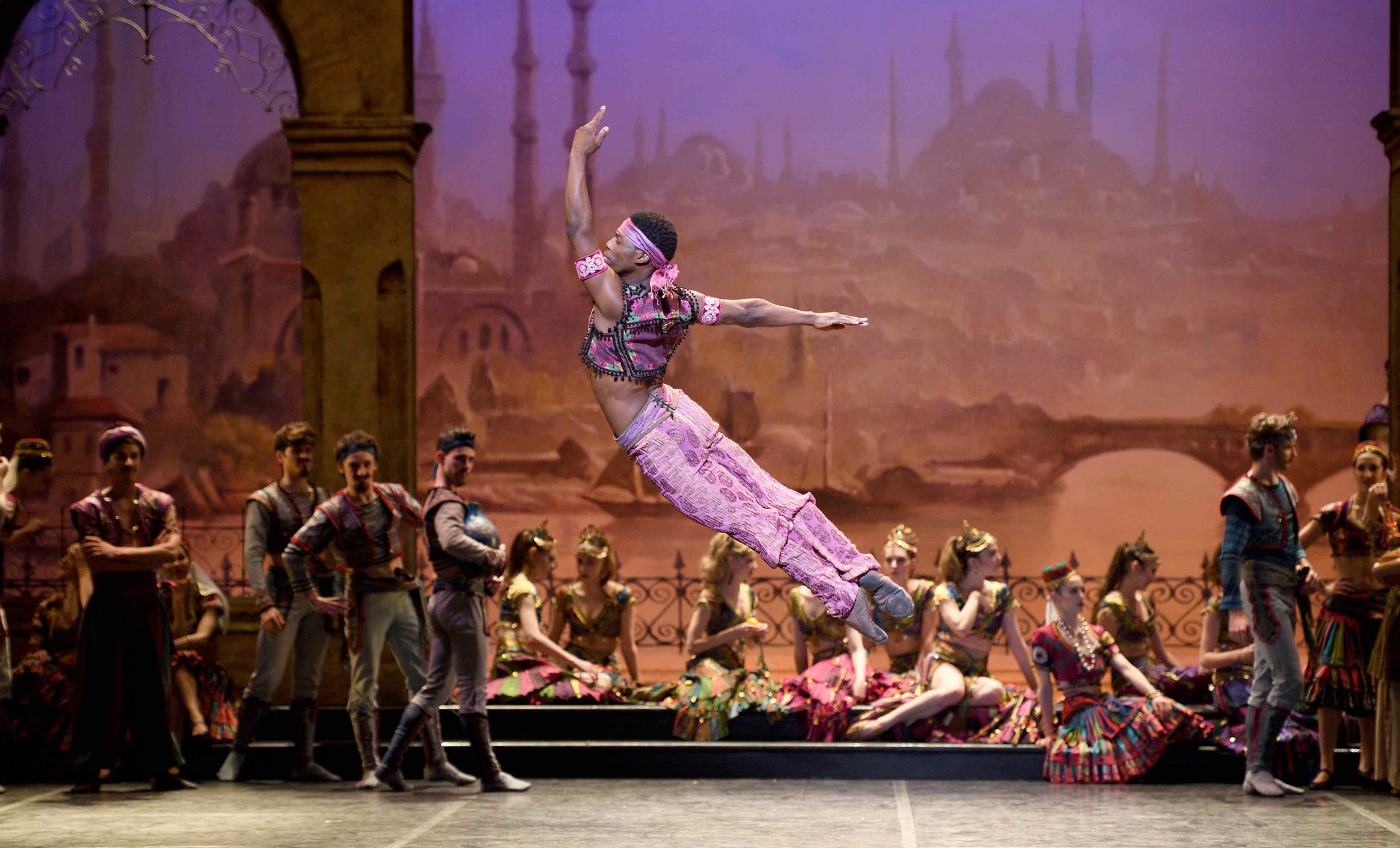 Brooklyn Mack as Lankendem in Le Corsaire © Laurent Liotardo.