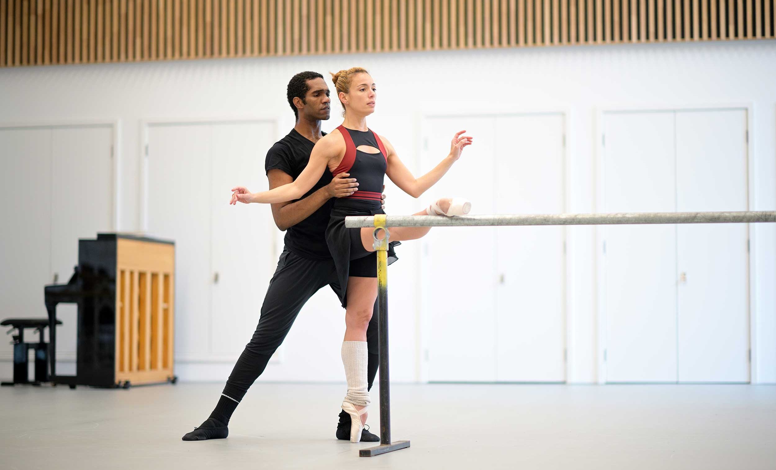Fernanda-Oliviera-and-Junor-Souza-rehearse-Ben-Stevenson's-Three-Preludes-ahead-of-ENB's-70th-Anniversary-Galas-(C)-Laurent-L-(2)