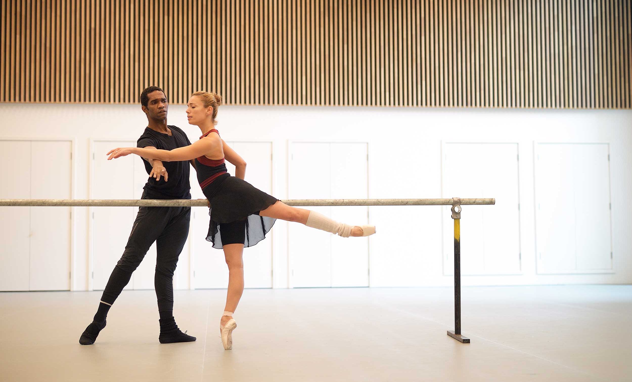 Fernanda-Oliviera-and-Junor-Souza-rehearse-Ben-Stevenson's-Three-Preludes-ahead-of-ENB's-70th-Anniversary-Galas-(C)-Laurent-L-(4)