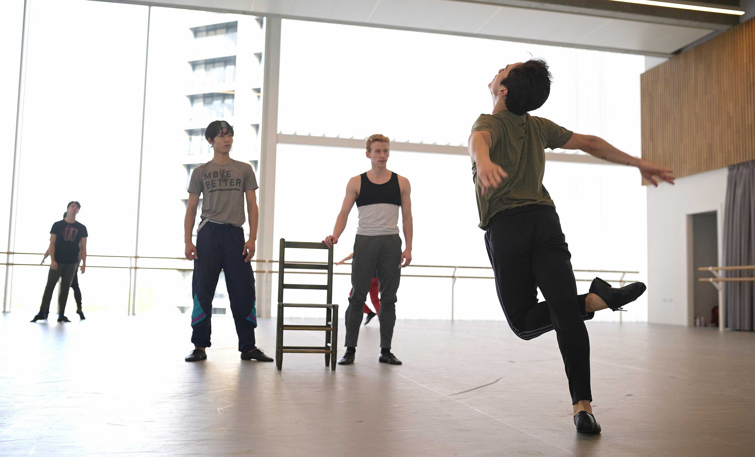 Jeffrey-Cirio-Matthew-Astley-Rentaro-Nakaaki-in-rehearsal--Christopher-Bruce's-Swansong-ENB's-70th-Anniversary-Galas(c)Laurent-Liot