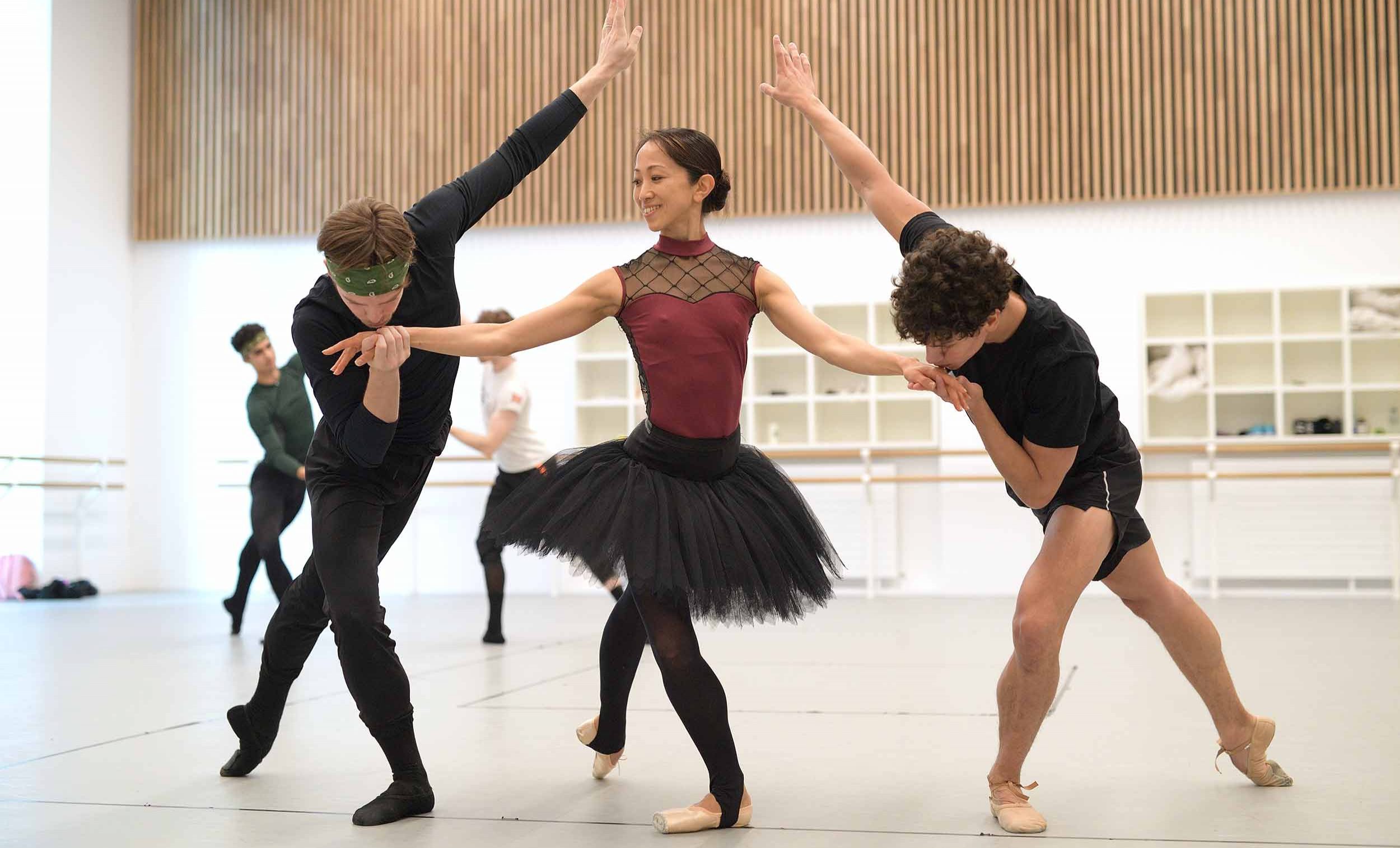 Joseph-Caley,-Erina-Takahshi-and-Isaac-Hernandez-rehearse-Etudes-English-National-Ballet's-70th-Anniversary-Gala-(c)-Laurent-Liotardo