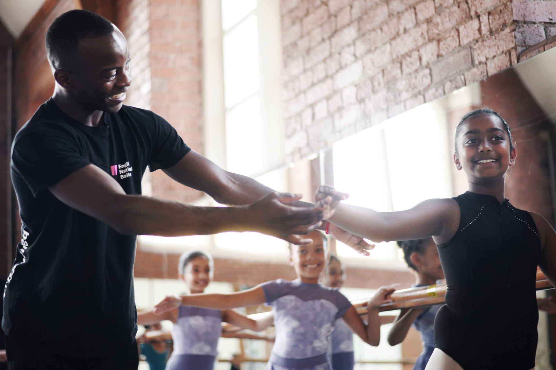 Ballet Futures Facilitator, Shevelle Dynott, leads a class with students of Dupont Dance Stage School in Leicester