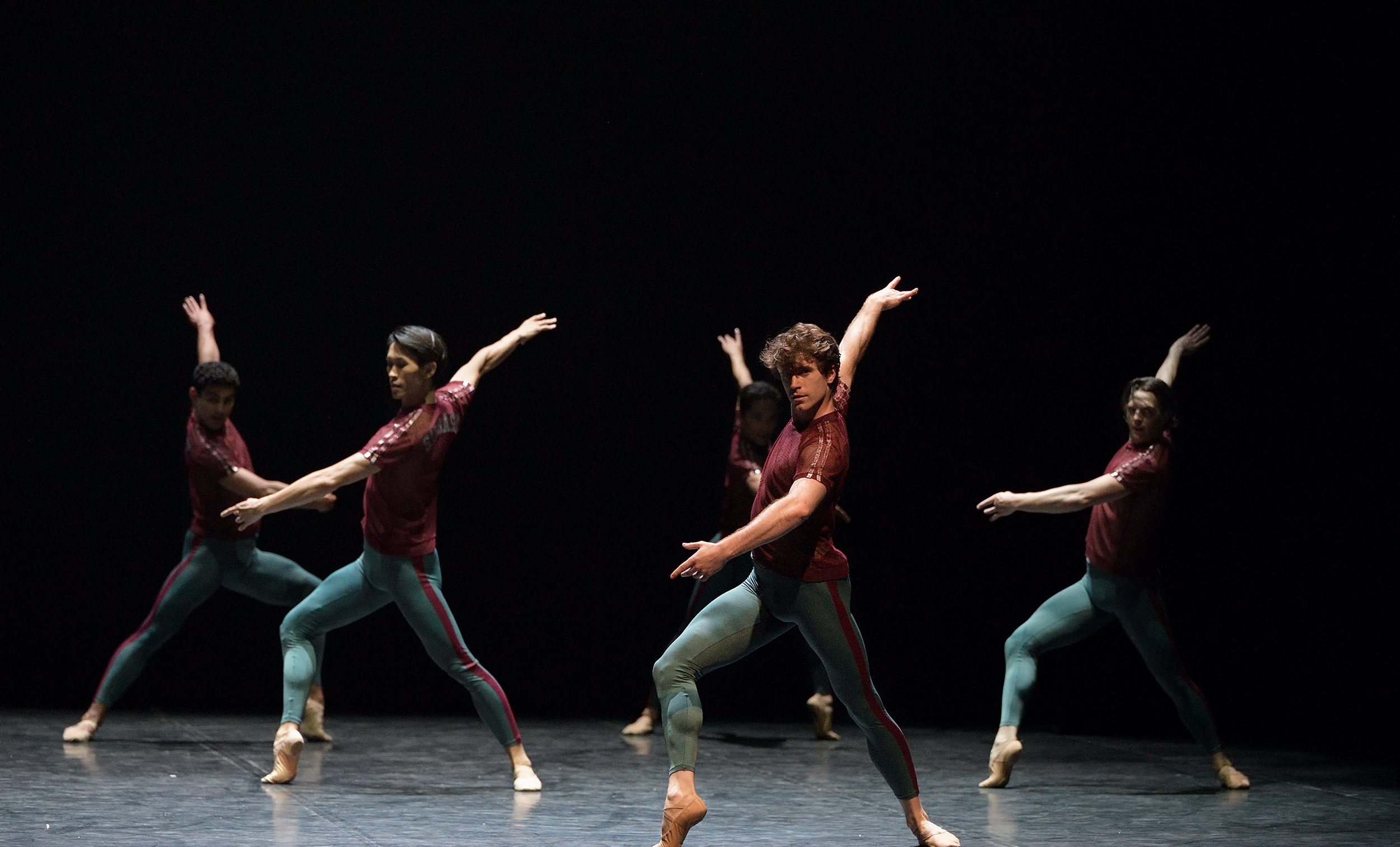 English-National-Ballet-dancers-in-Playlist-(Track-1,2)-as-part-of-Solstice-at-the-Southbank-Centre's-Royal-Festival-Hall--©-Laurent-Liotardo-2500x1667