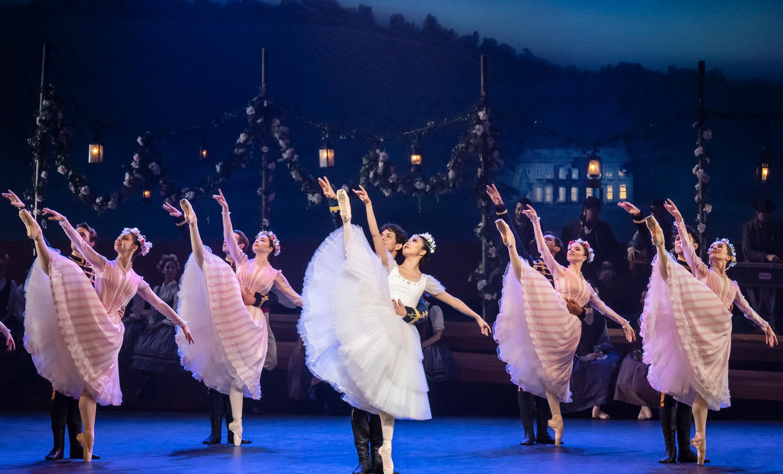 English-National-Ballet-dancers-in-Tamara-Rojo's-Raymonda--©-Johan-Persson-2500x1667