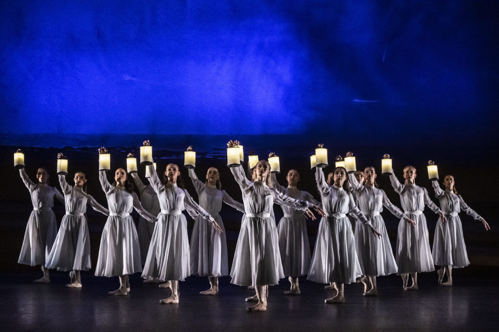 PRESS English National Ballet dancers in Tamara Rojo's Raymonda © Johan Persson