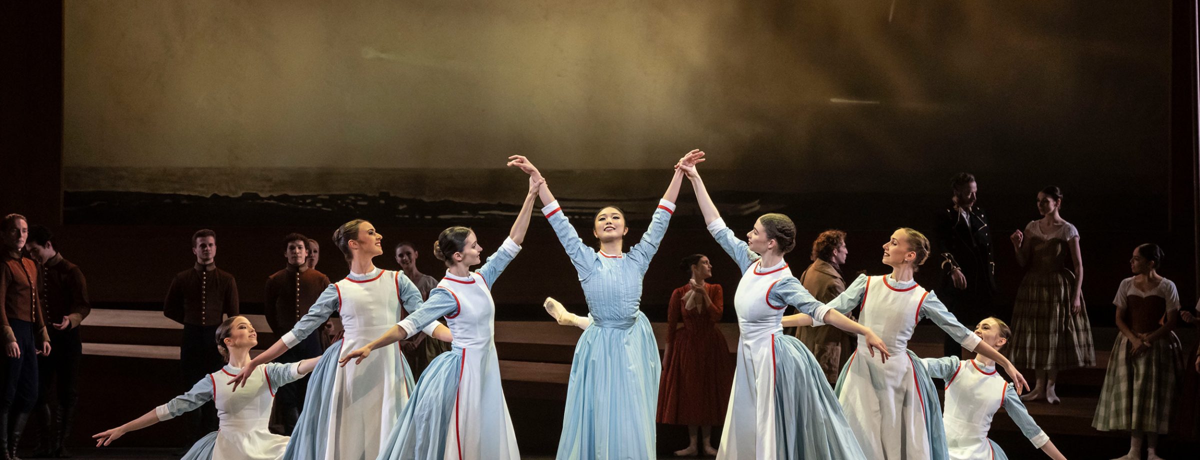 English National Ballet dancers in Tamara Rojo's Raymonda © Johan Persson